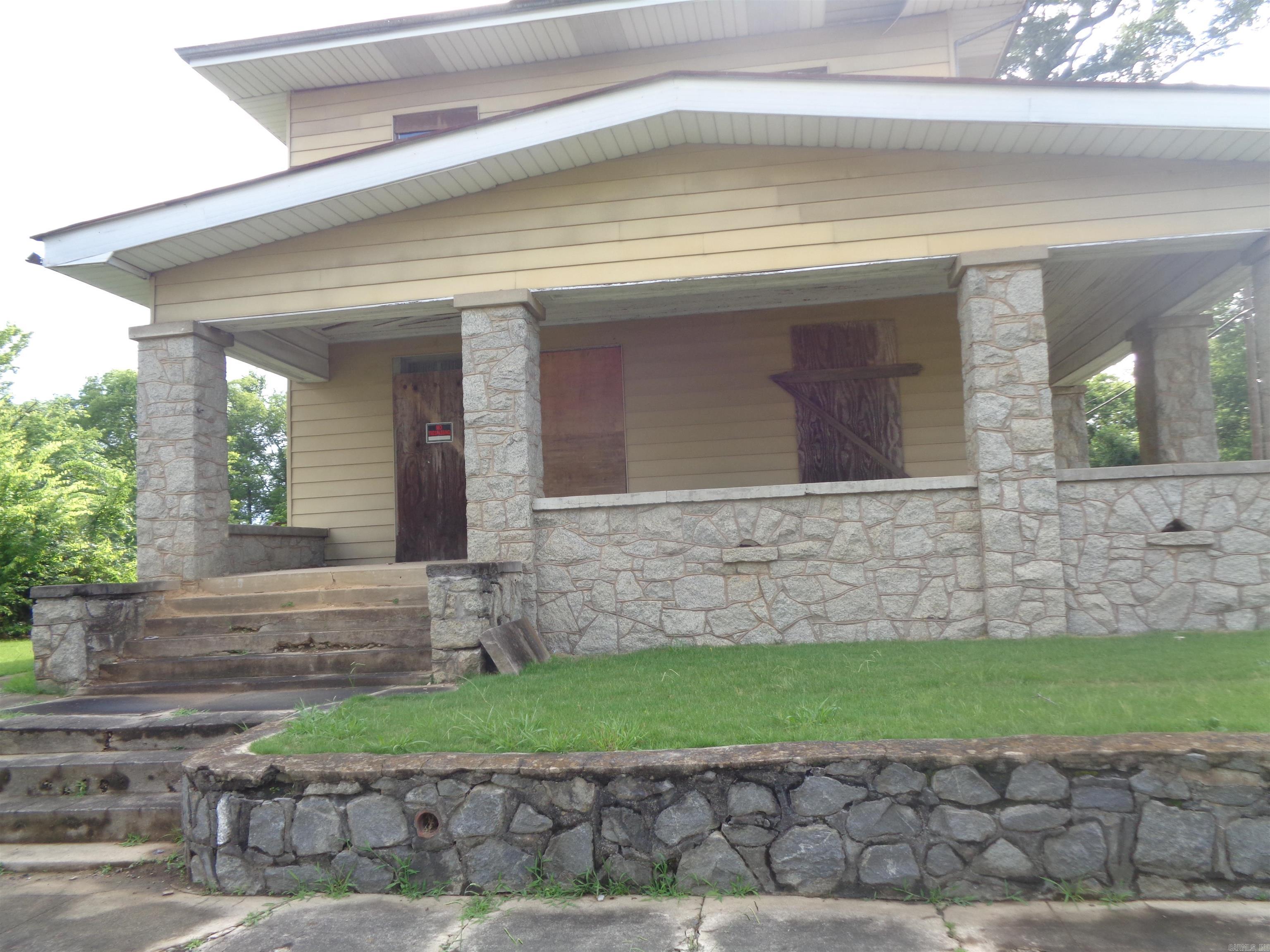 2600 Wolfe Street Property Photo 2