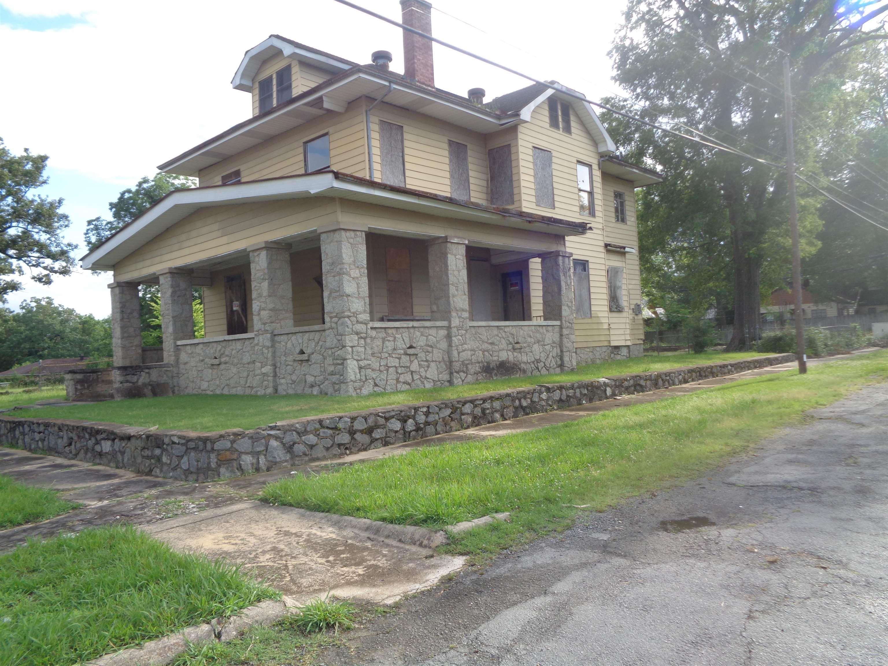 2600 Wolfe Street Property Photo 3