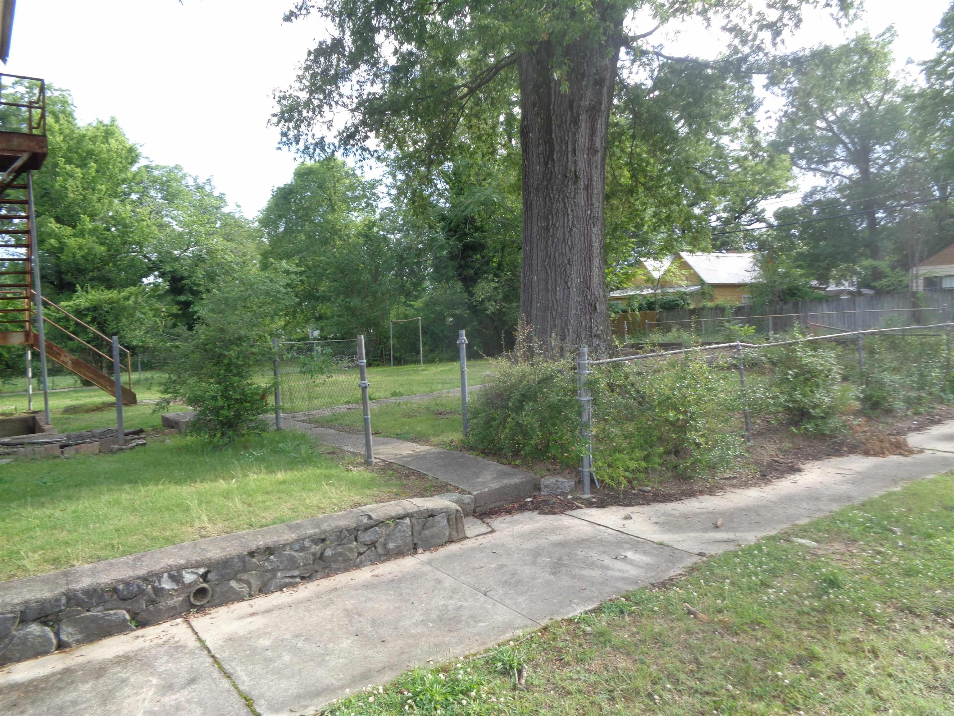 2600 Wolfe Street Property Photo 5