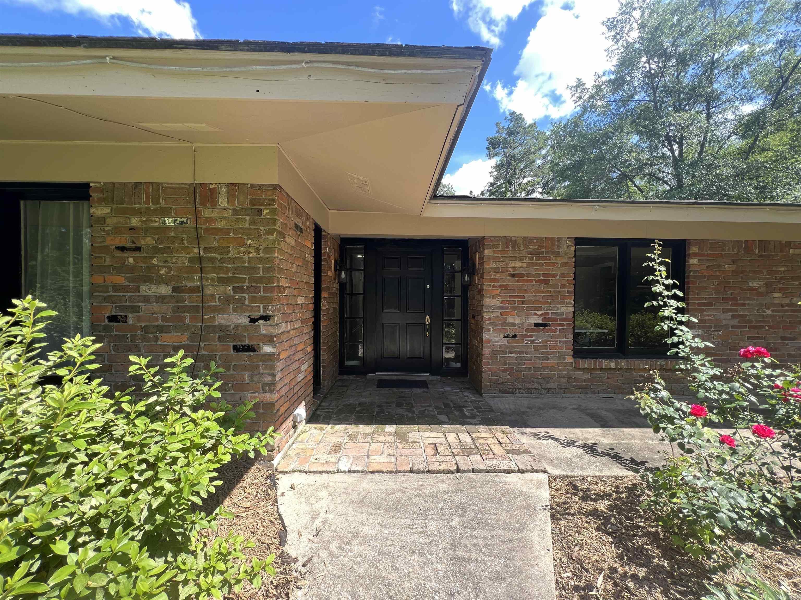 114 Mark Circle Property Photo 3