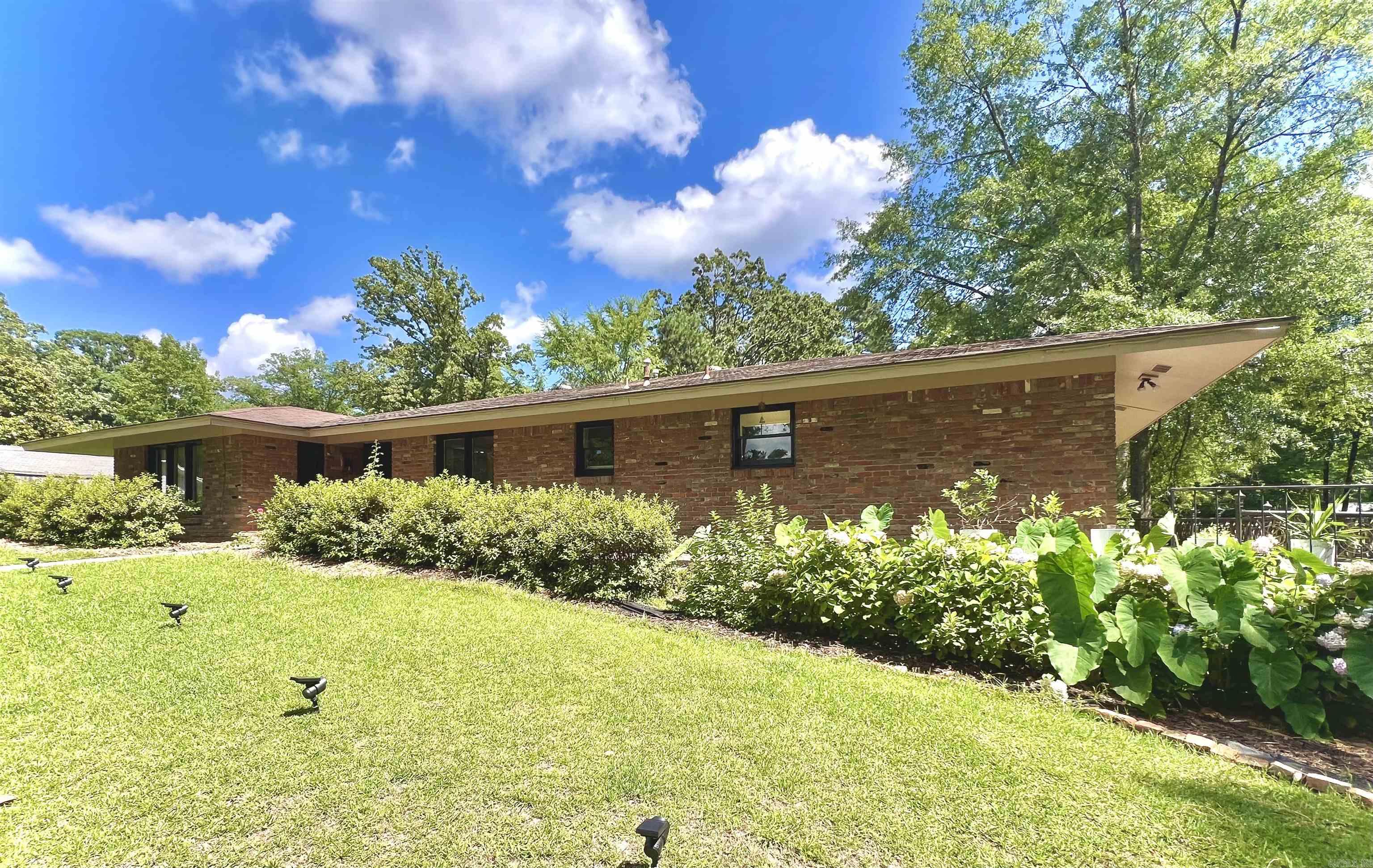 114 Mark Circle Property Photo 4