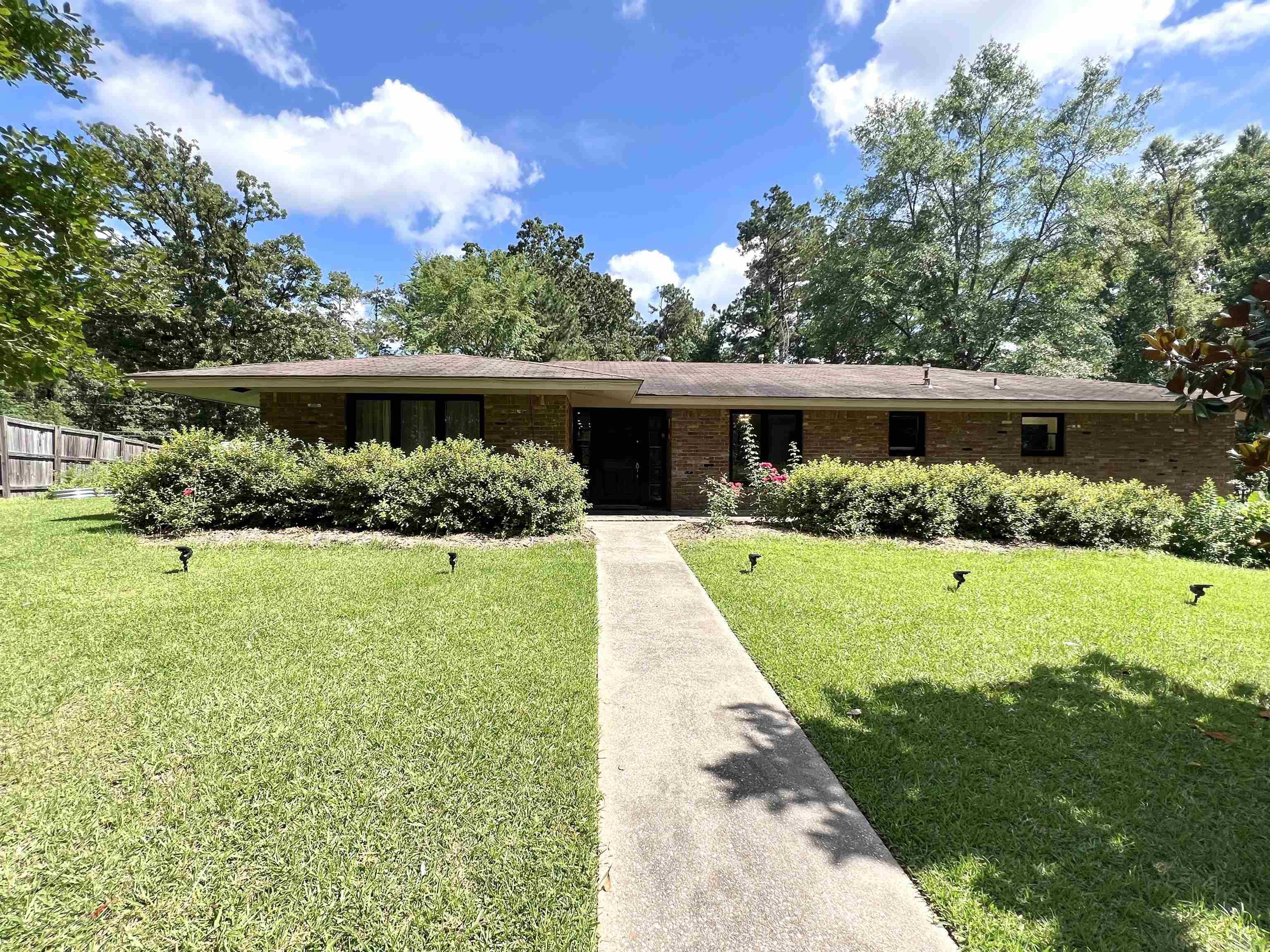 114 Mark Circle Property Photo 5