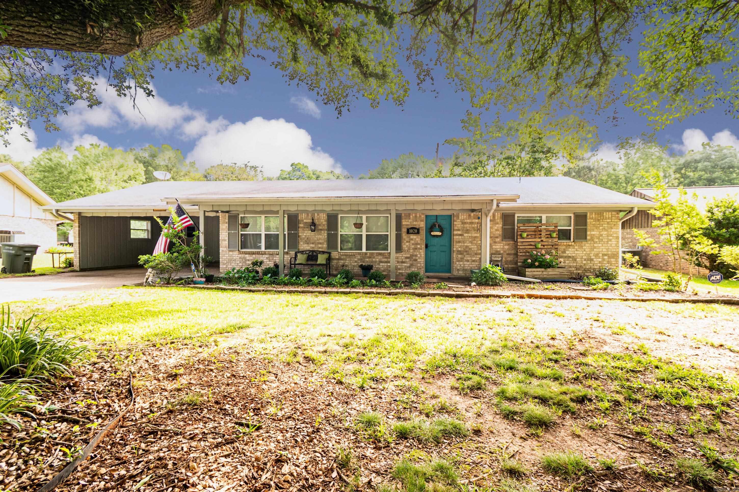 1020 Binns Dr Property Photo 1