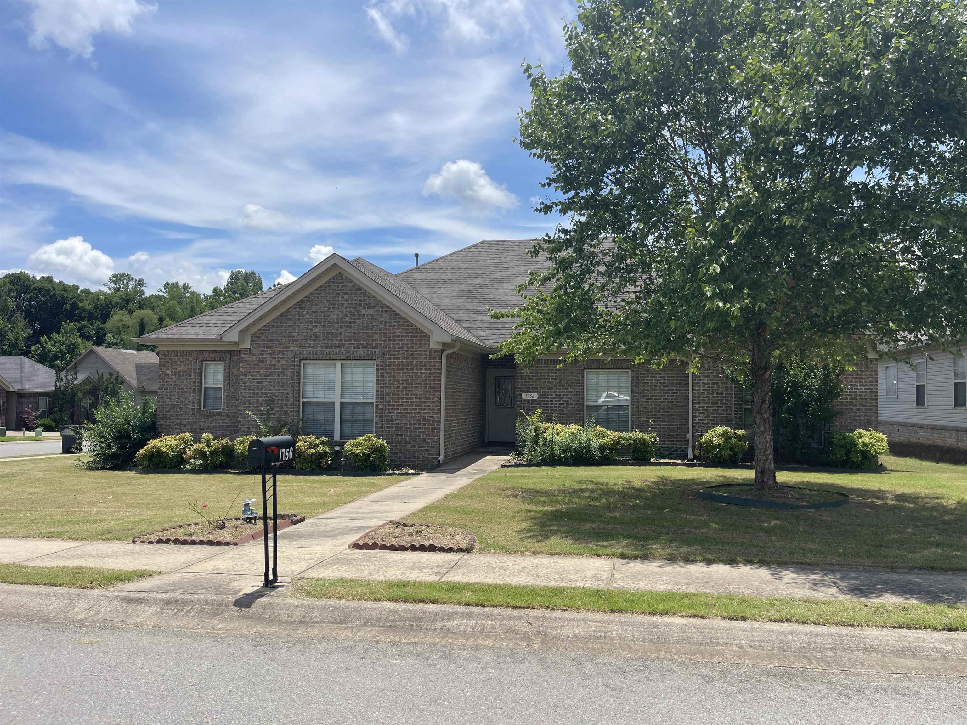 1756 White Oak Lane Property Photo 1