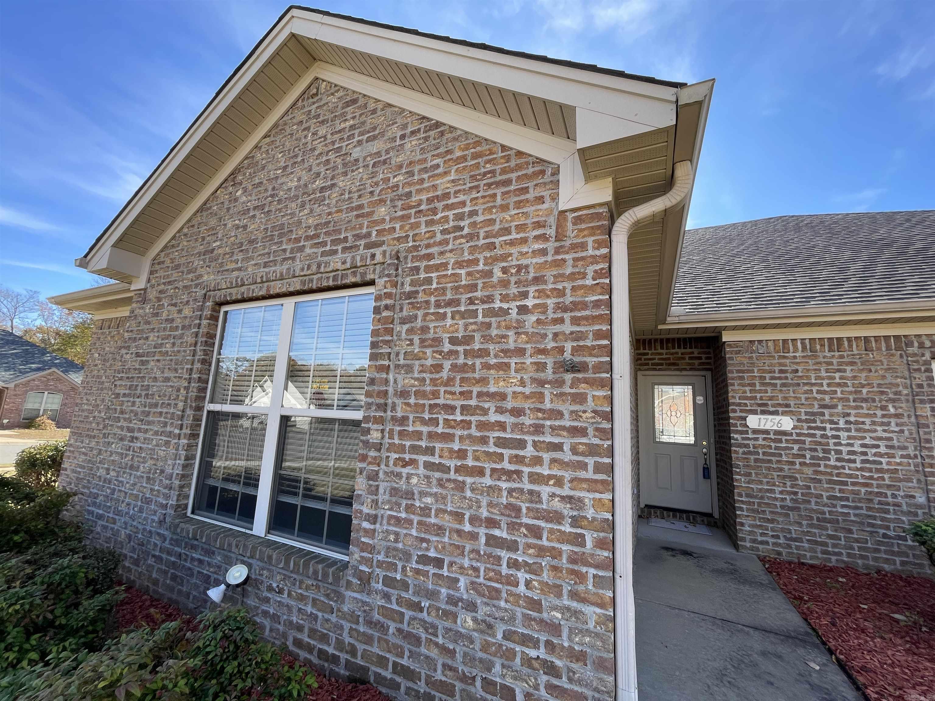 1756 White Oak Lane Property Photo 2