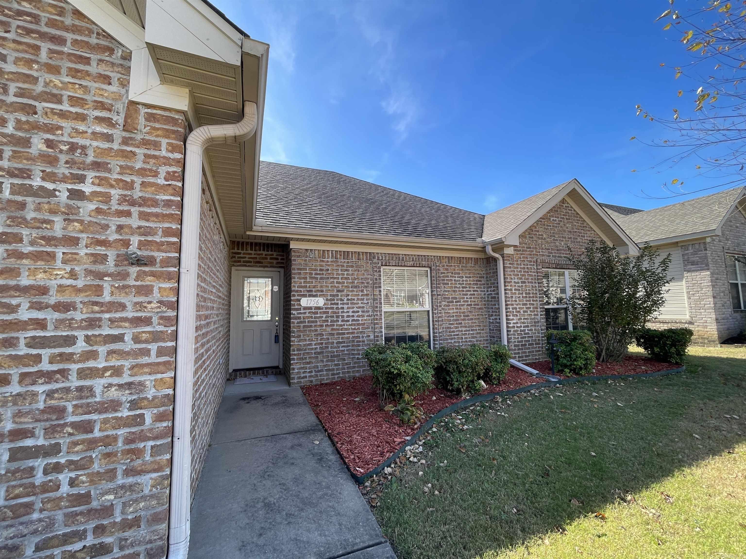 1756 White Oak Lane Property Photo 3