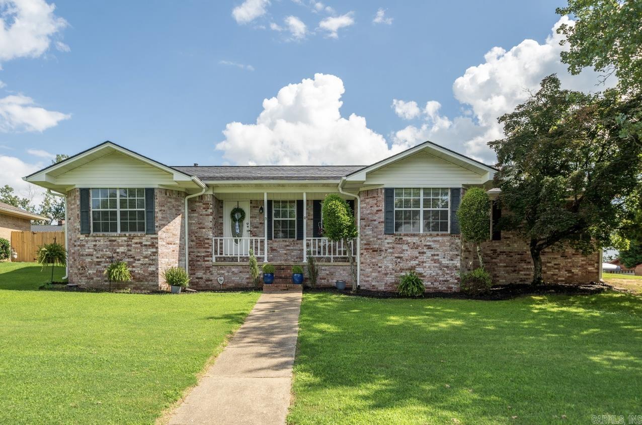 200 Cole Place Property Photo 1