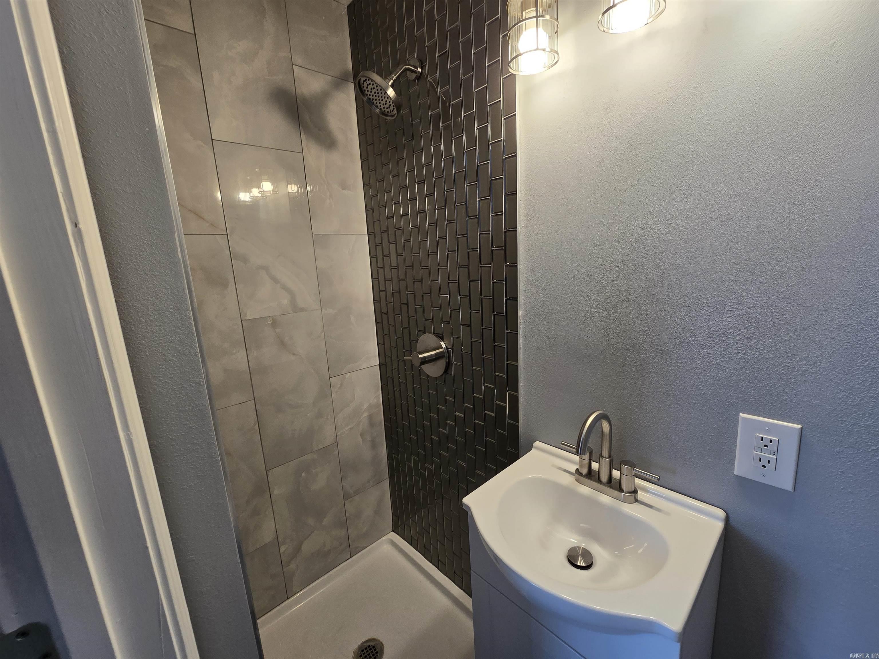 1903 W 24th Avenue Property Photo 11