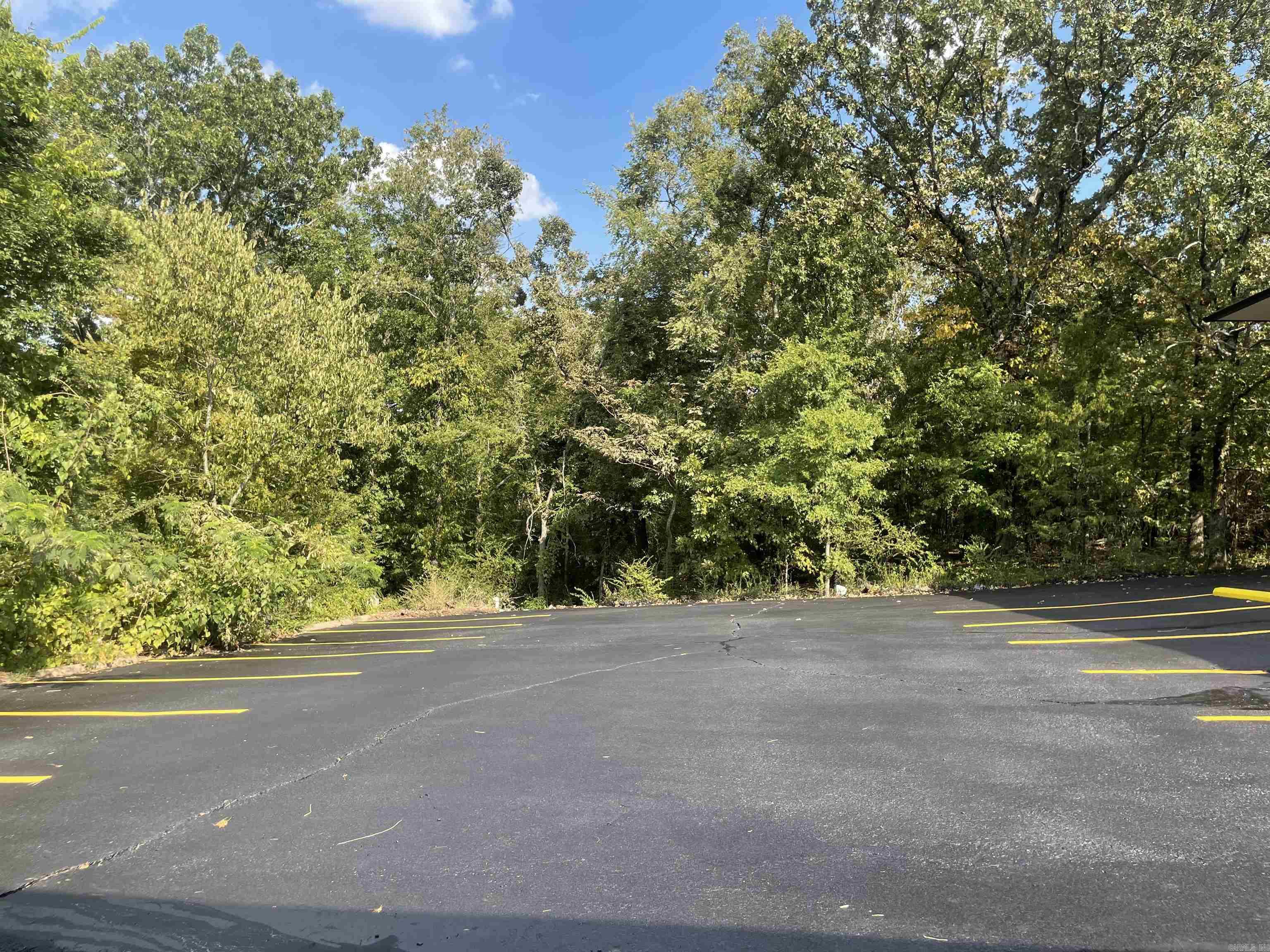 7610 North Hills Blvd Property Photo 7