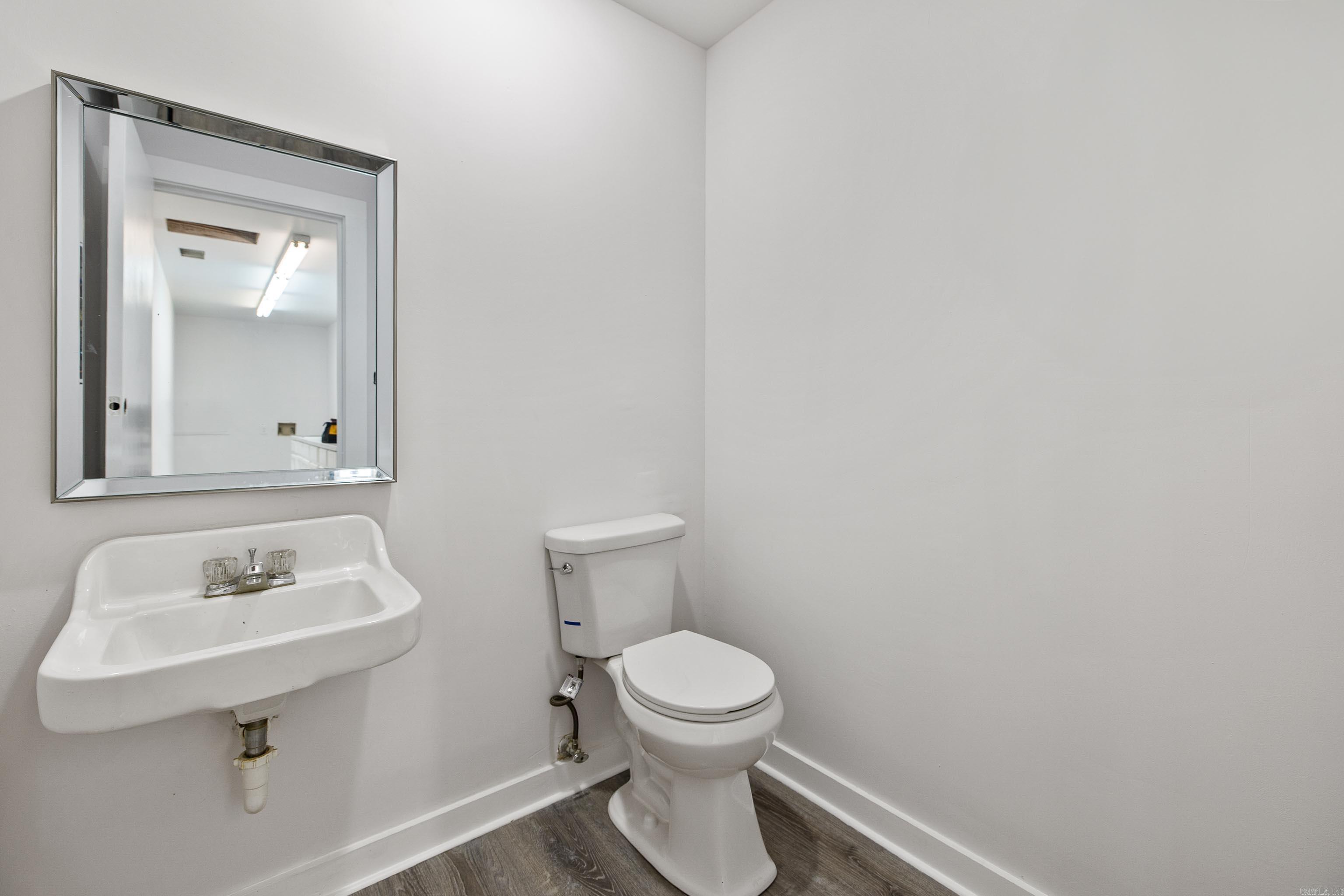 7610 North Hills Blvd Property Photo 12