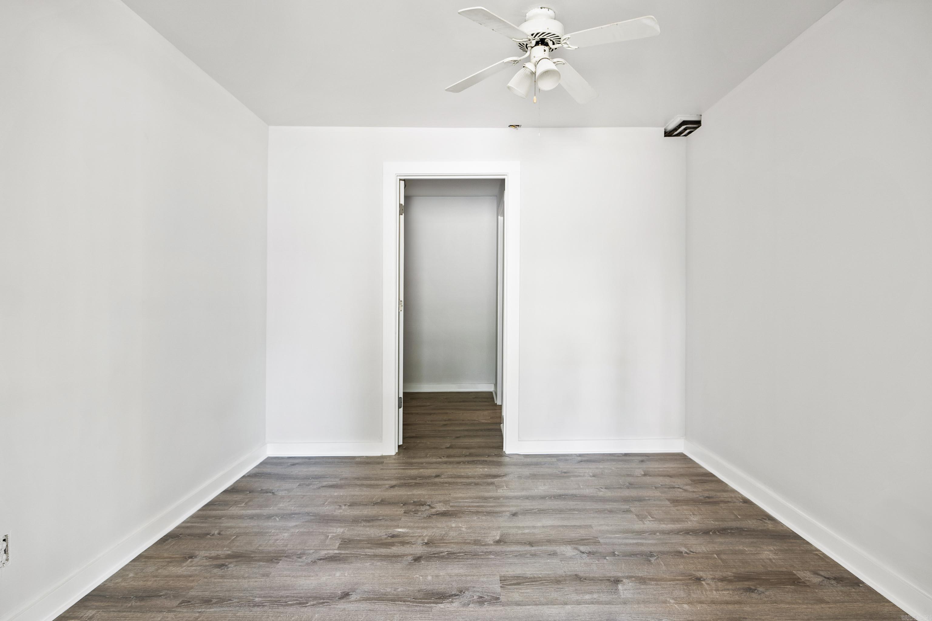 7610 North Hills Blvd Property Photo 14