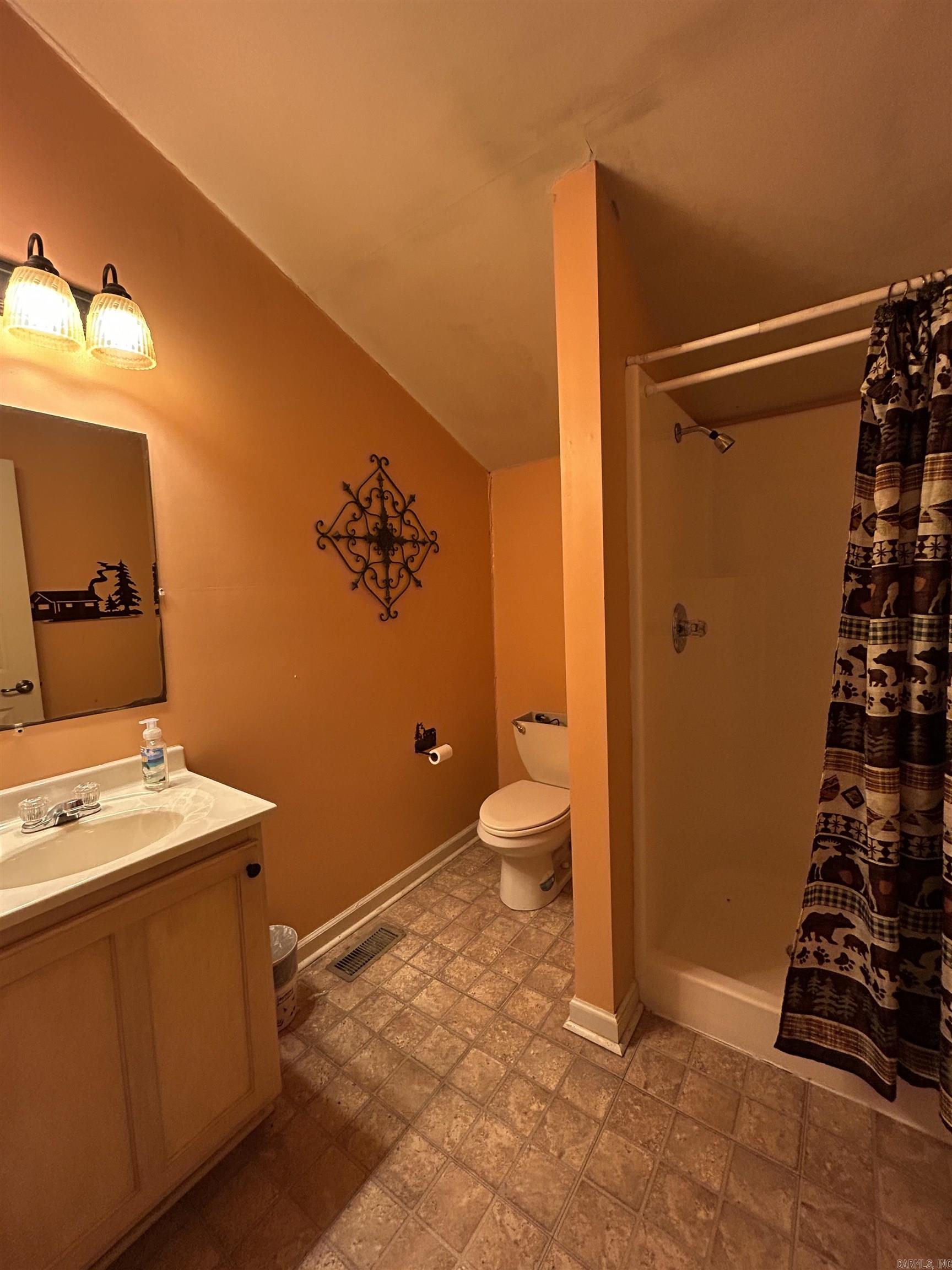 5 Lobo Road Property Photo 4