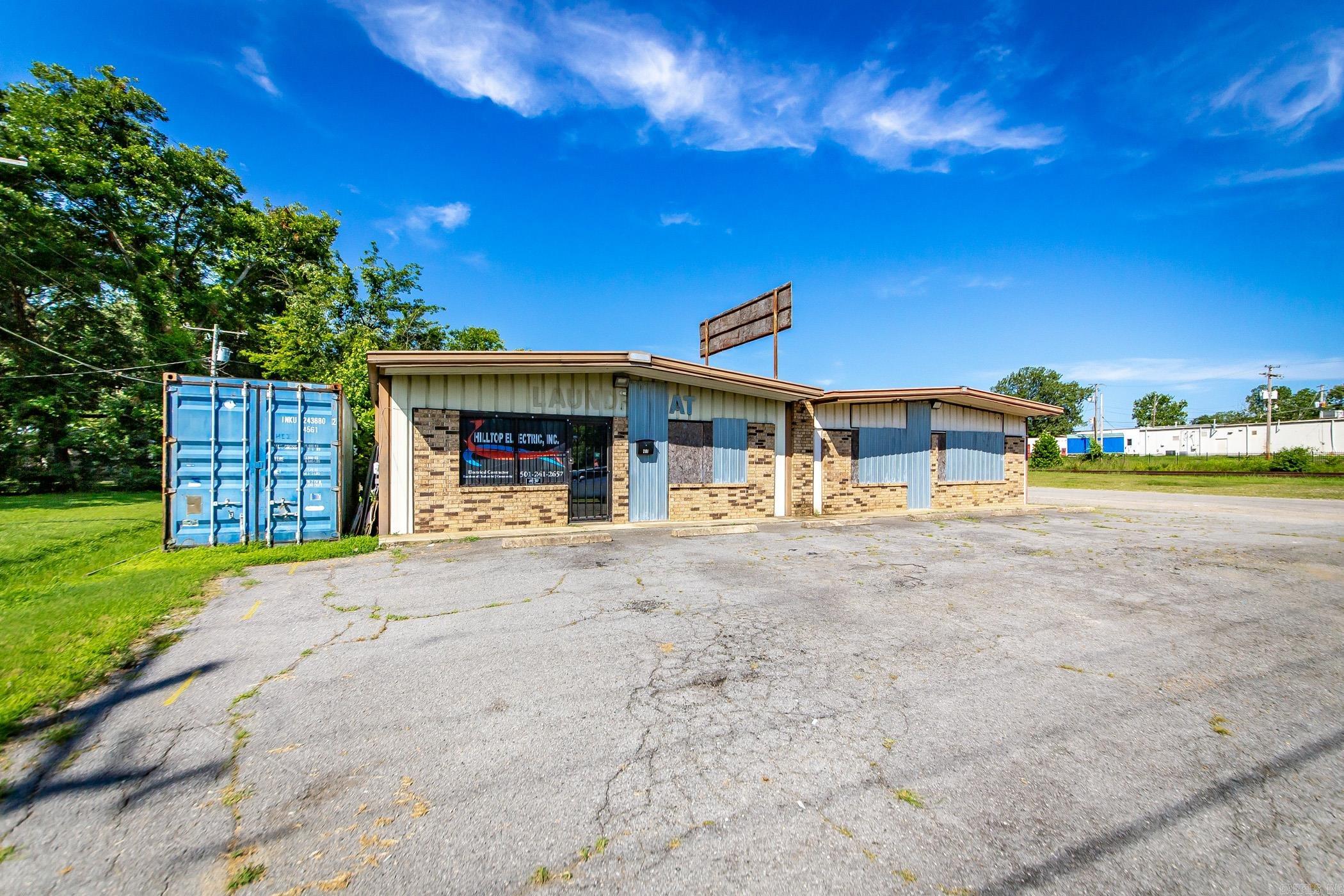 201 E Center St