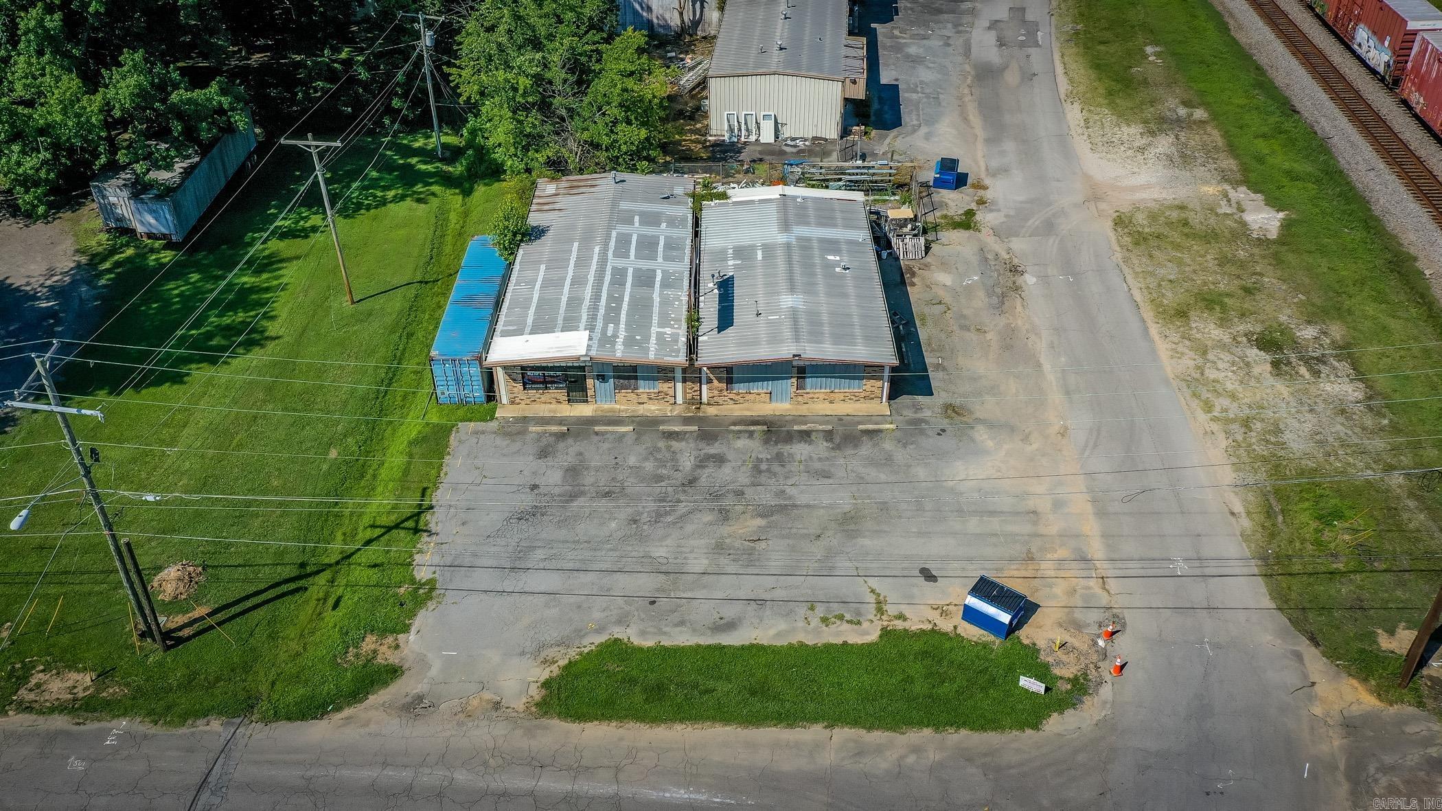 201 E Center St Property Photo 16