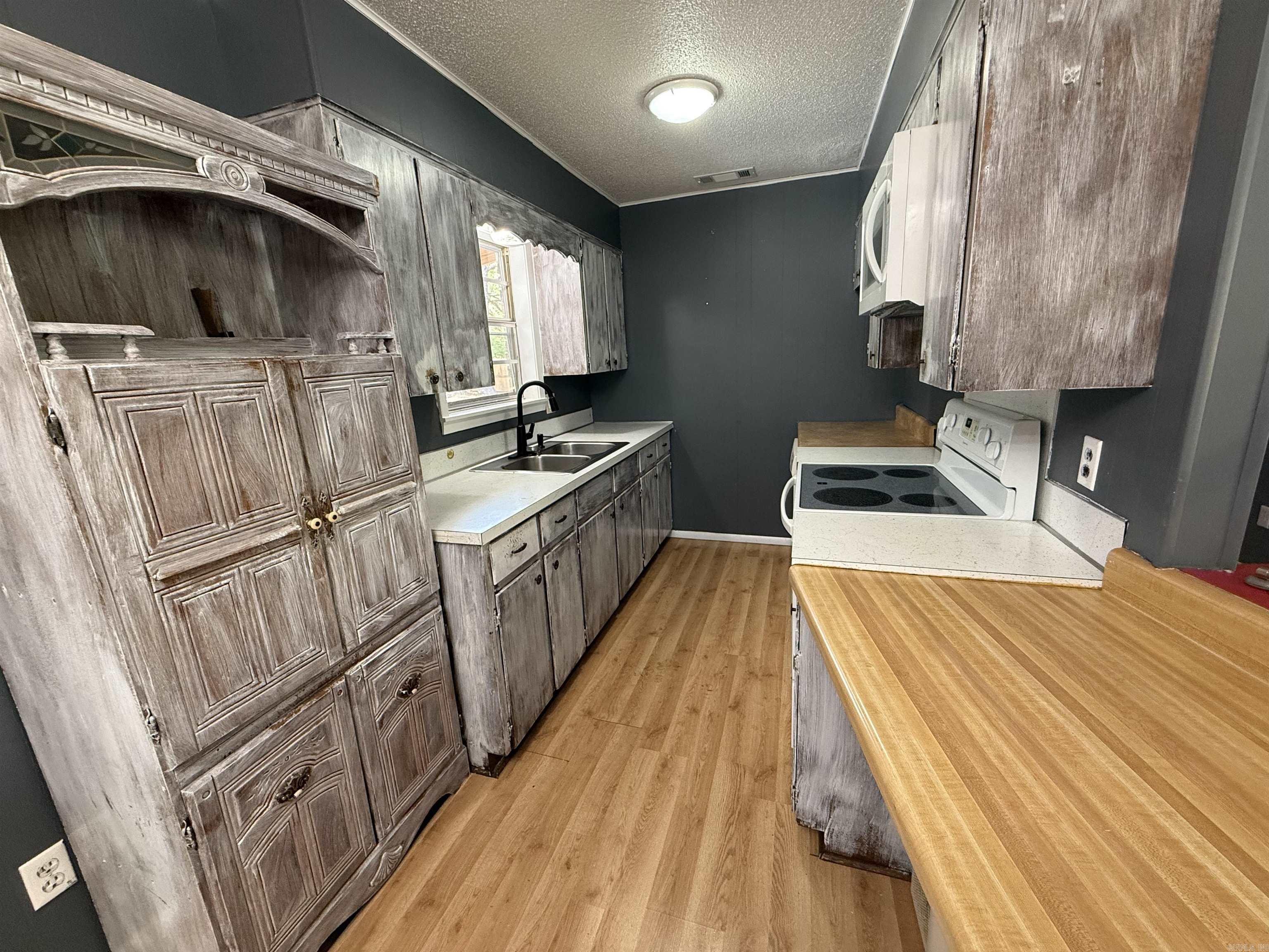 1209 Meadowbrook Property Photo 3
