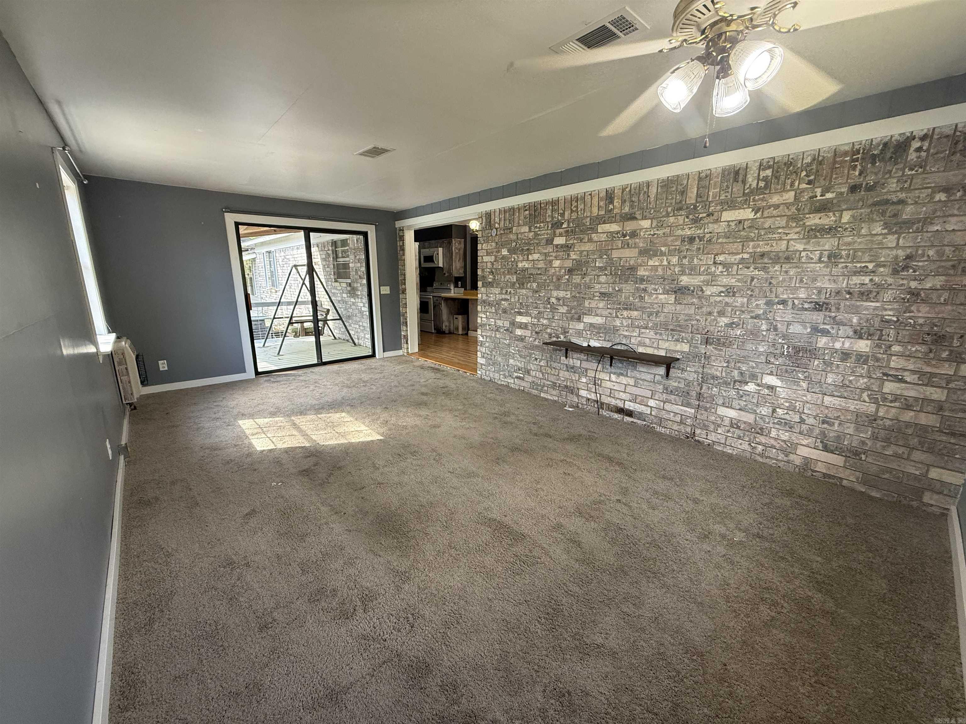 1209 Meadowbrook Property Photo 4