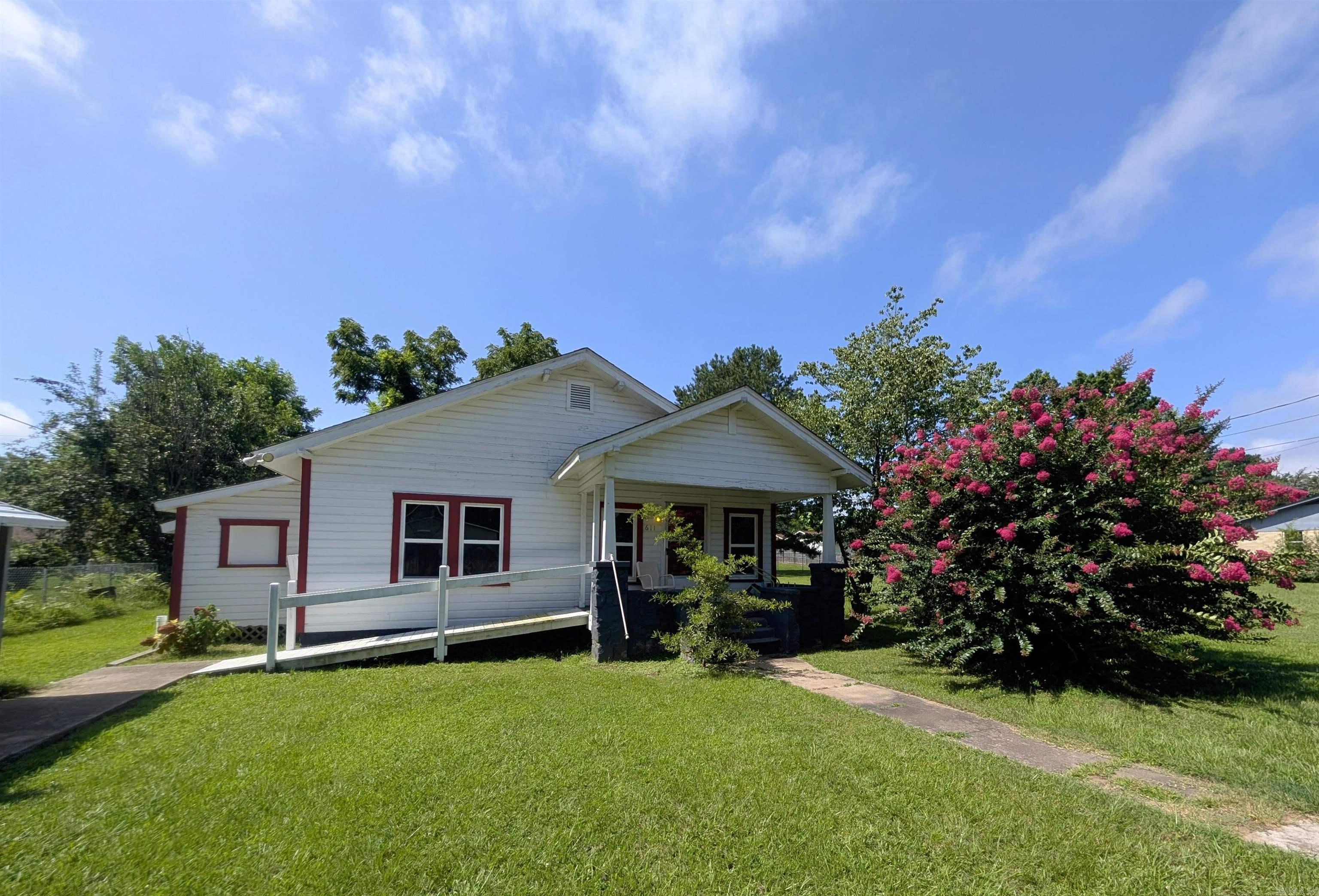 611 Hornbeck Property Photo 1