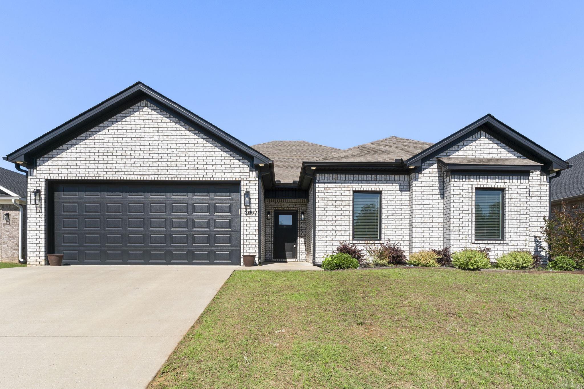 3002 Sue Street Property Photo 1