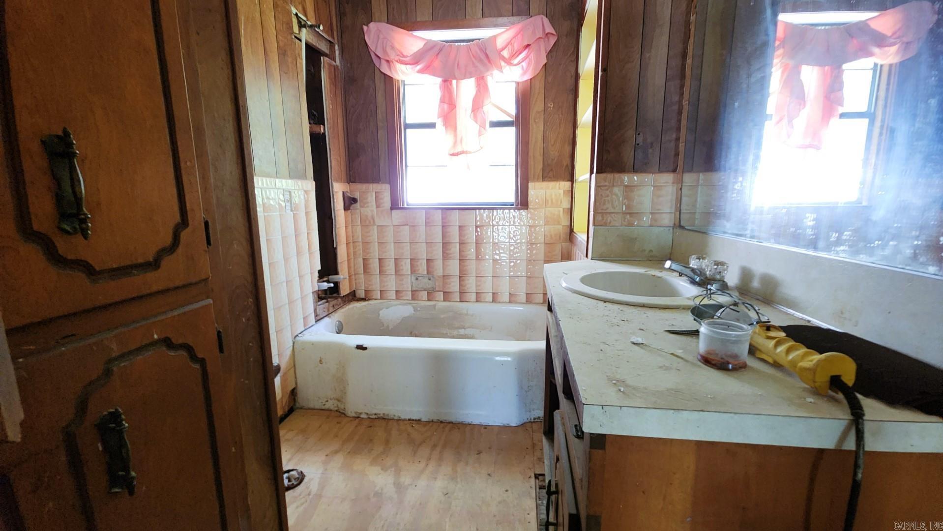 715 Division Street Property Photo 23