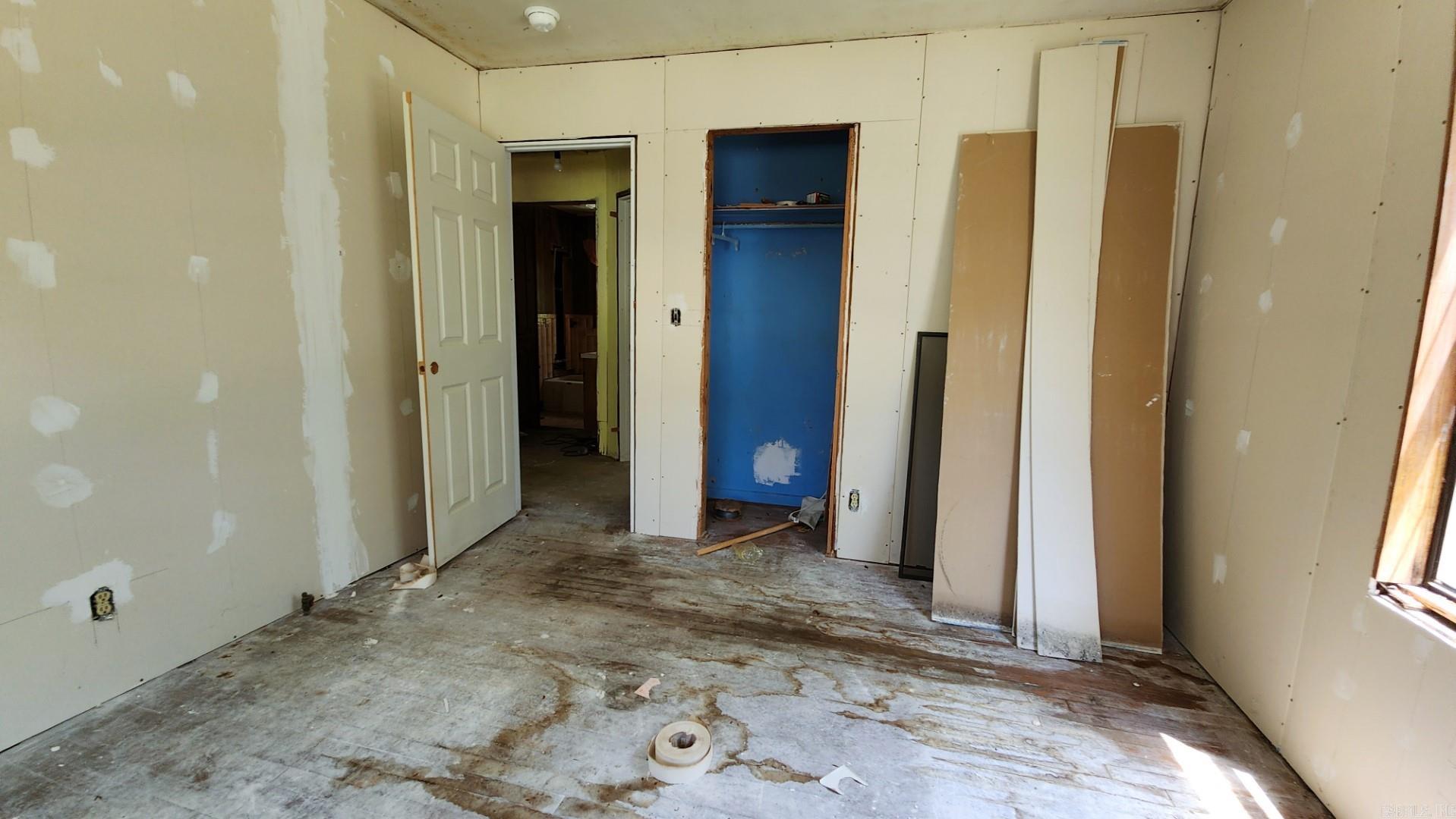 715 Division Street Property Photo 28
