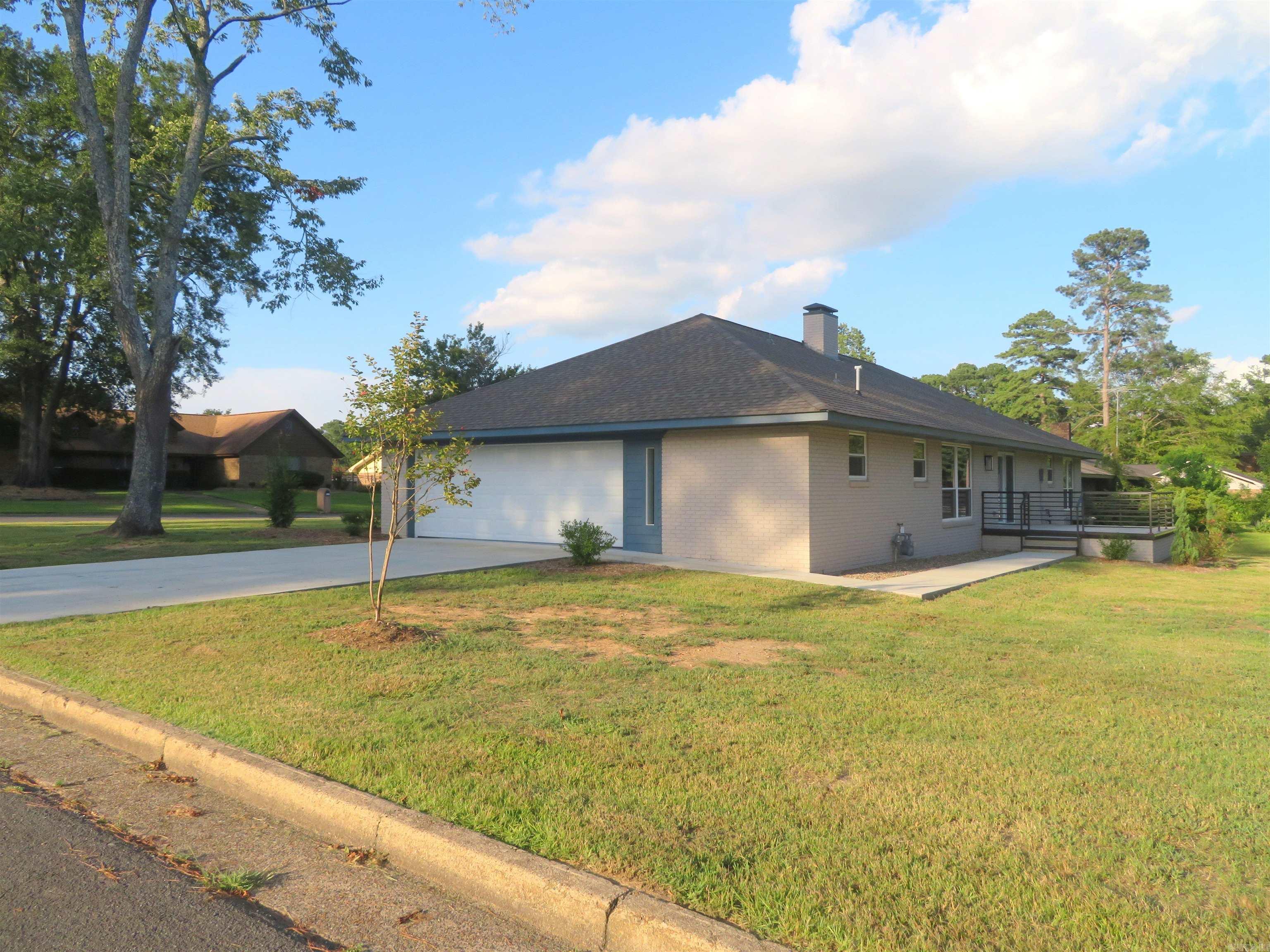 2507 Yorkshire Drive Property Photo 6