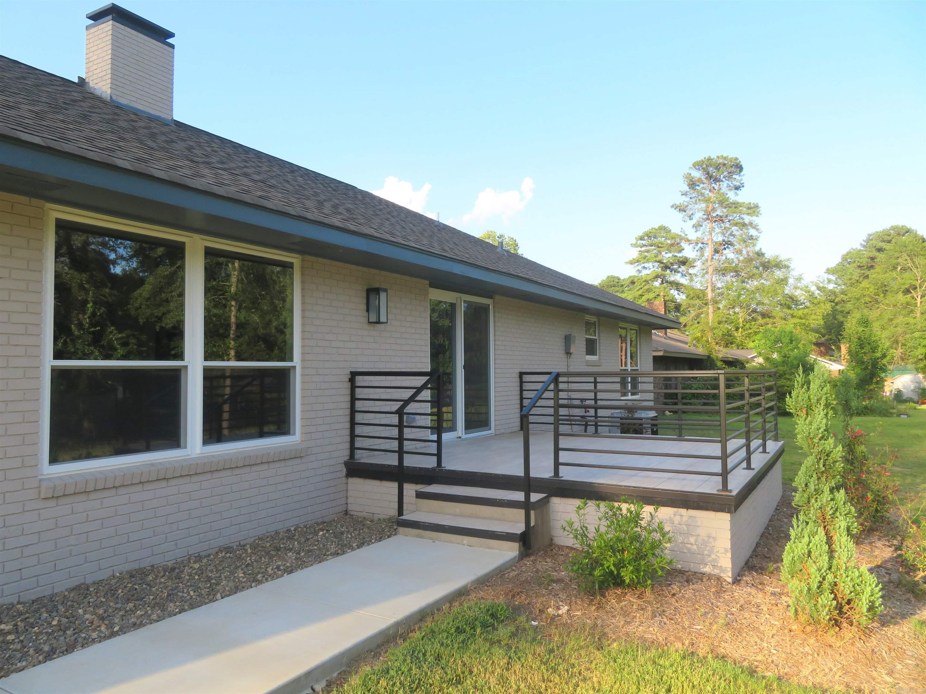 2507 Yorkshire Drive Property Photo 10