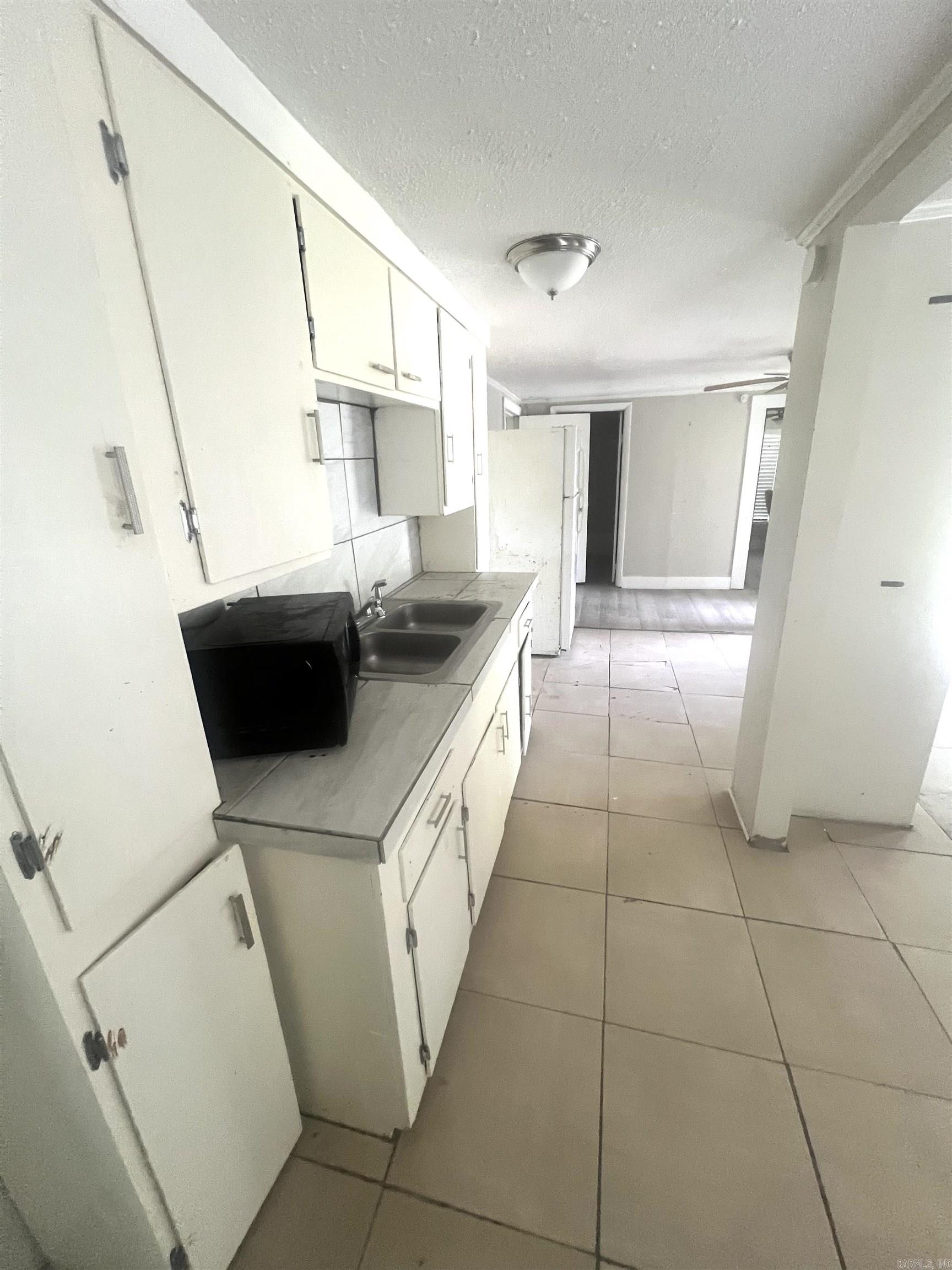 3215 Miramar Drive Property Photo 3