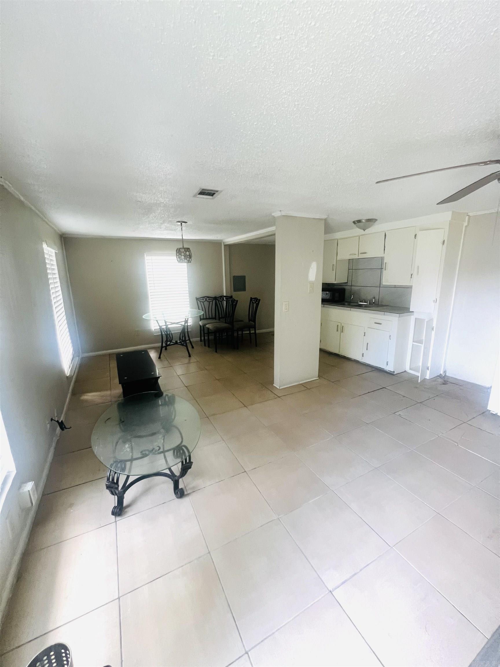 3215 Miramar Drive Property Photo 4