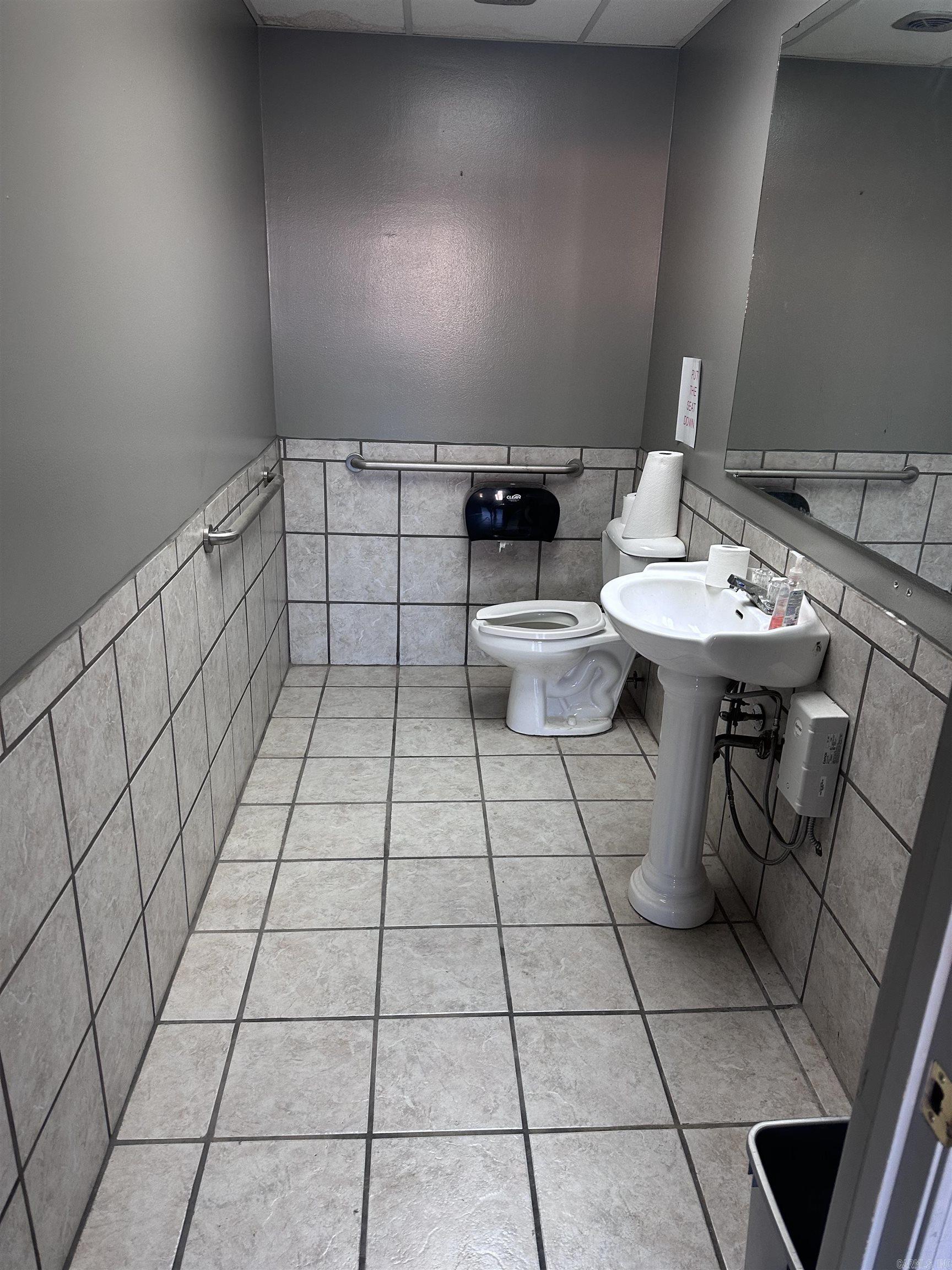 2222 E Broadway Street Property Photo 9