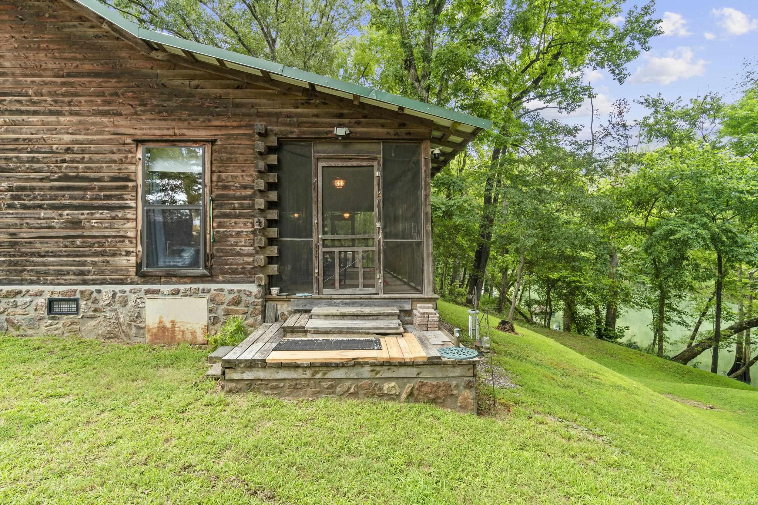 8 Iveon Clay Ln Property Photo 2