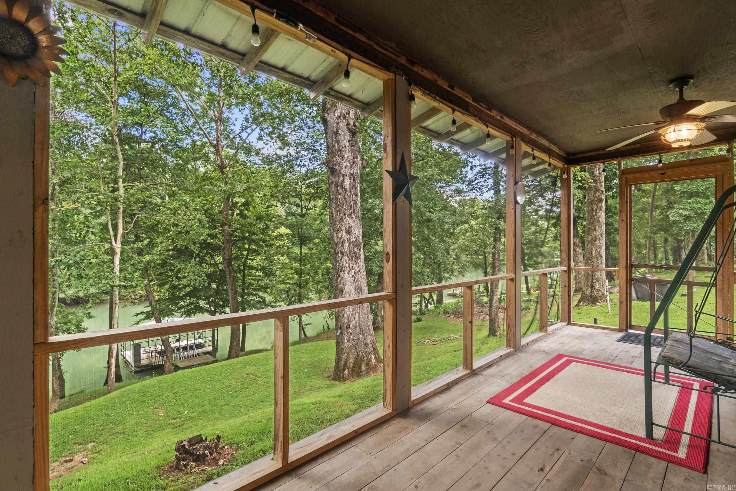 8 Iveon Clay Ln Property Photo 3