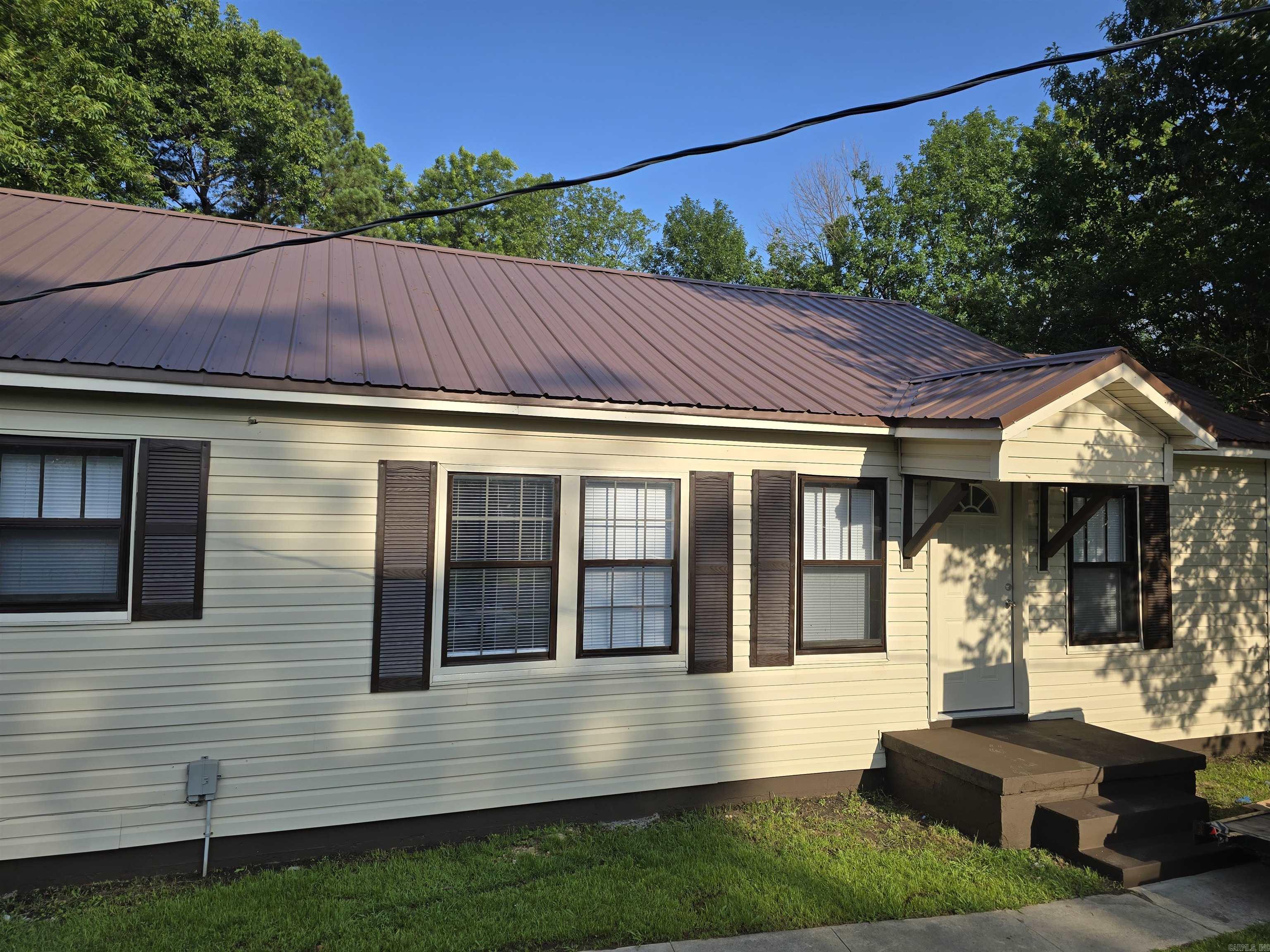 306 S 14th Property Photo 1