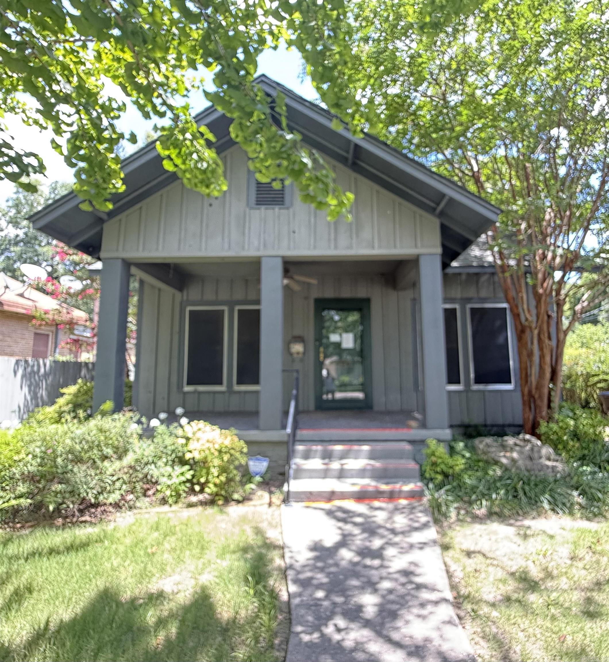 1108 N Izard St Property Photo 1