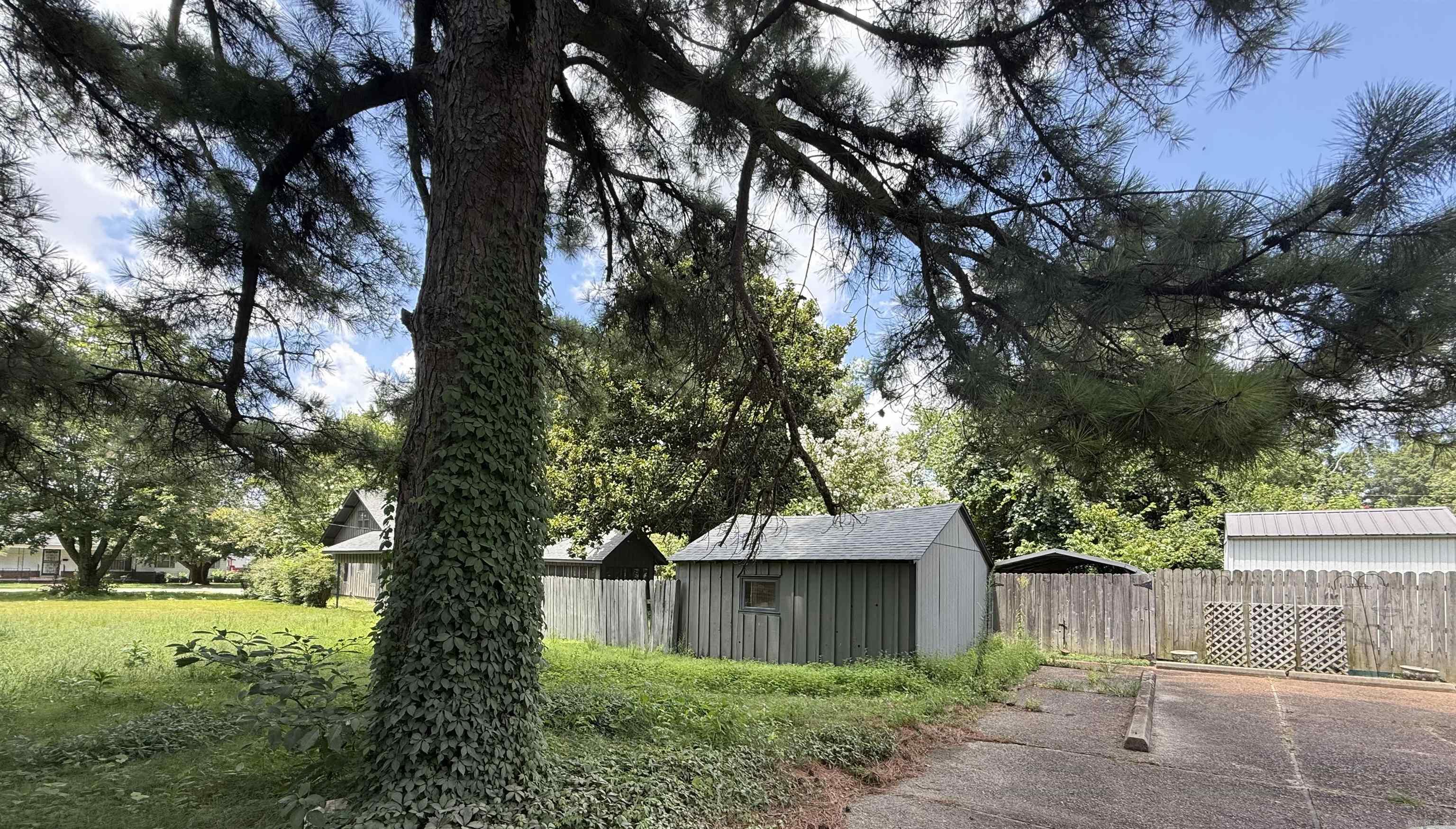 1108 N Izard St Property Photo 2