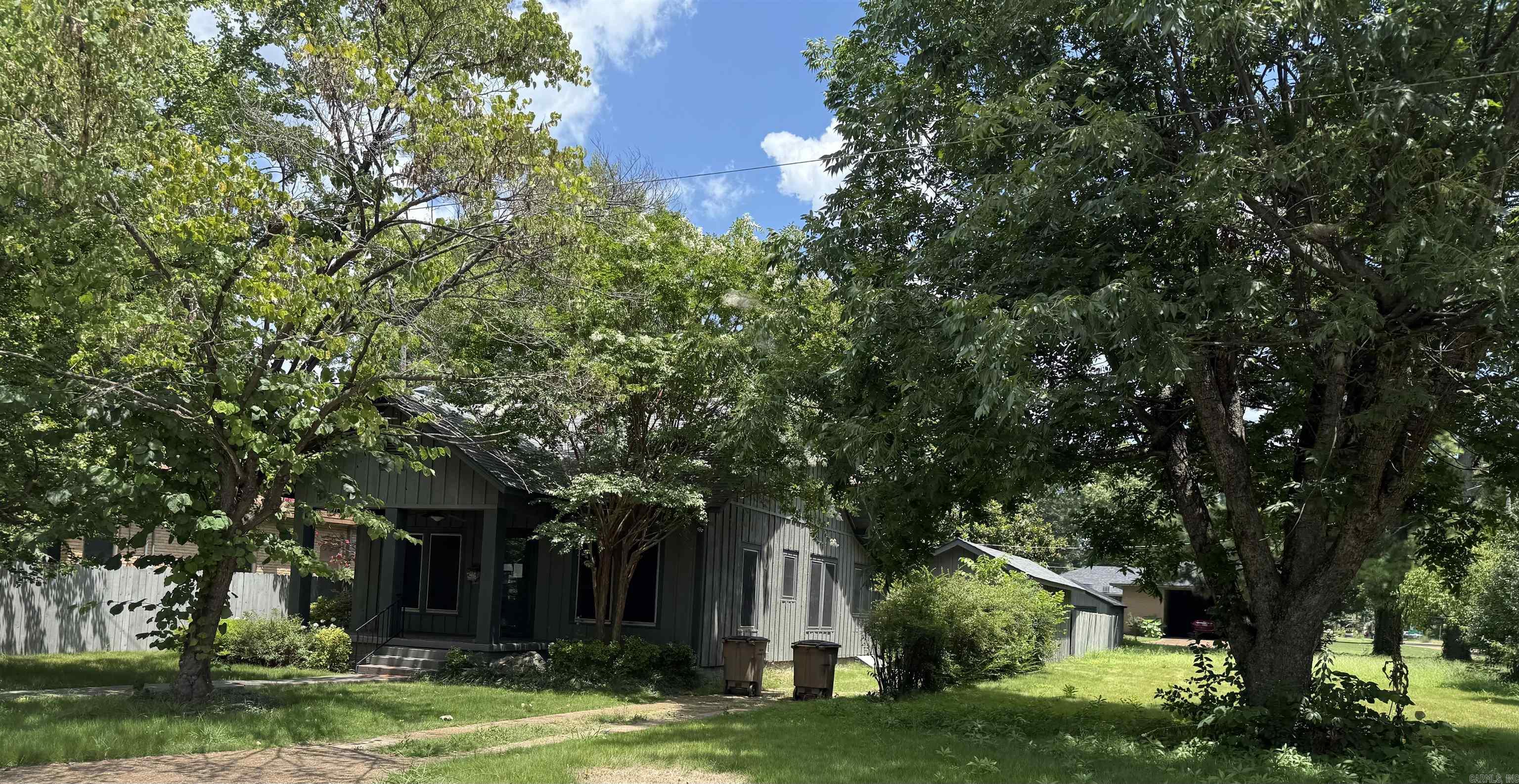 1108 N Izard St Property Photo 4