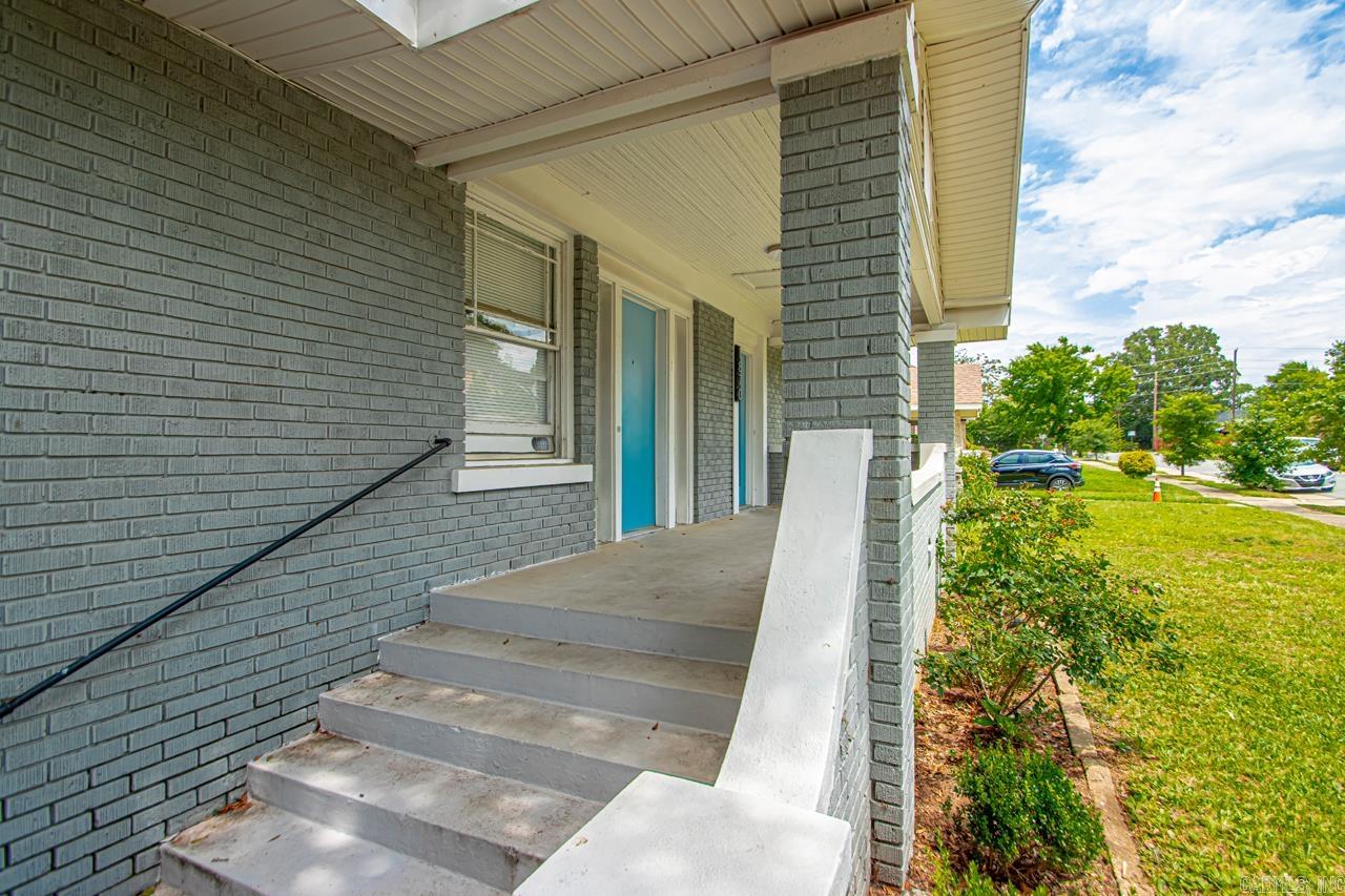 1870 S Izard Street Property Photo 4