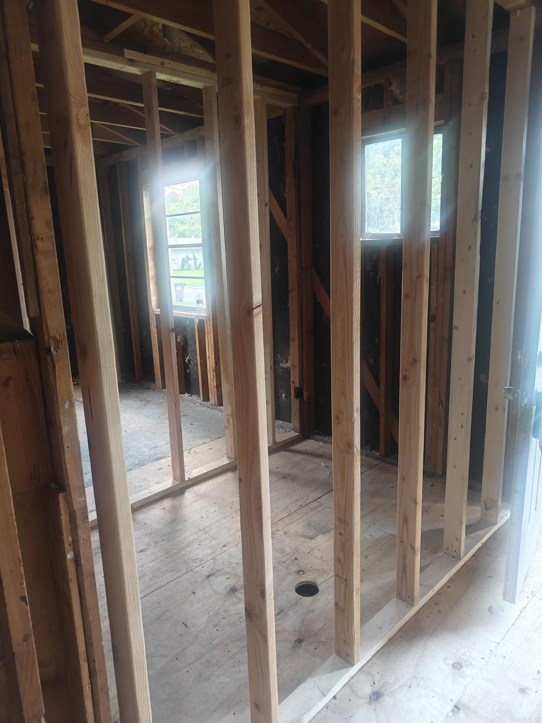 915 N E Street Property Photo 6