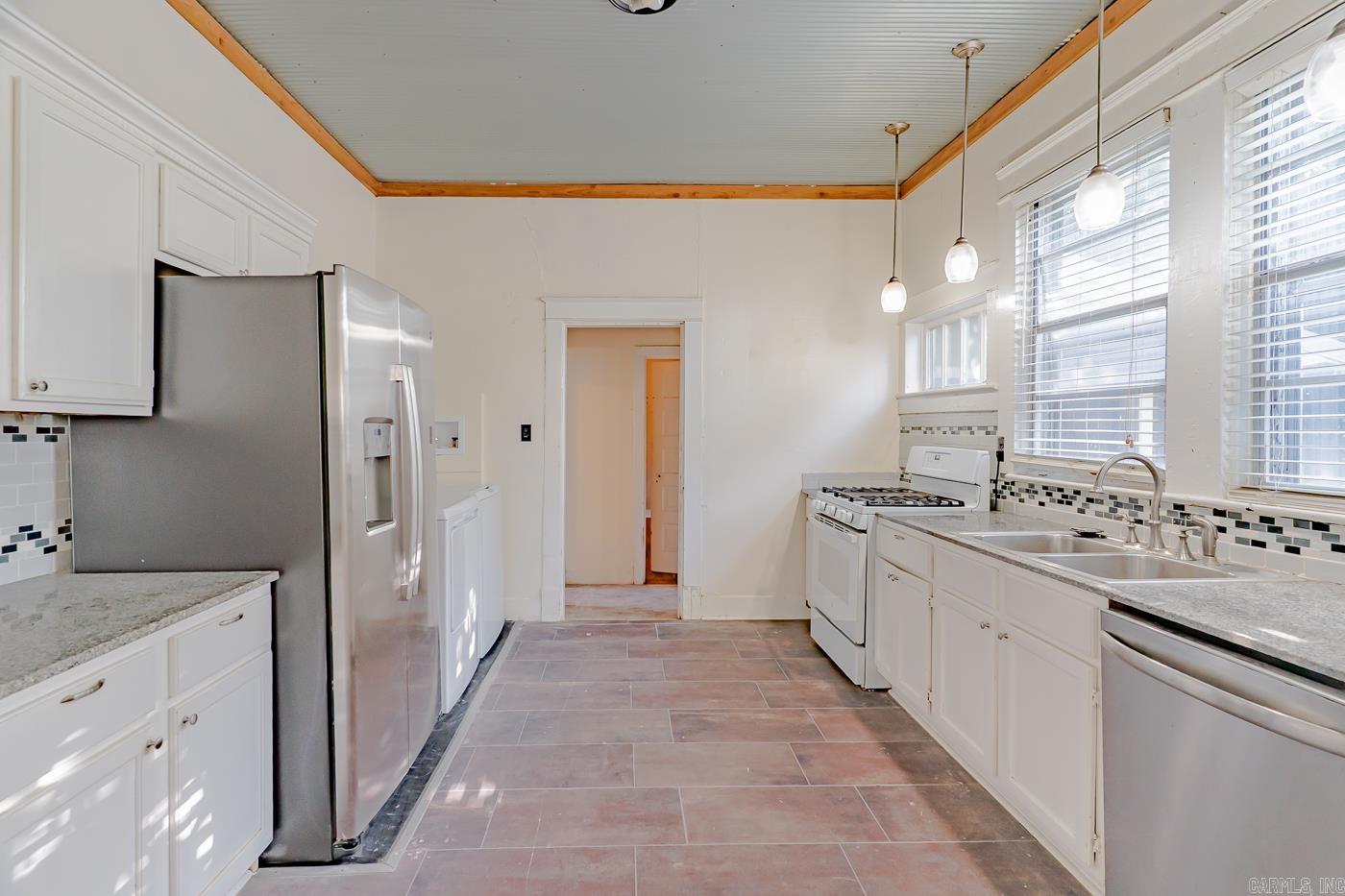700 2nd St Street Property Photo 11