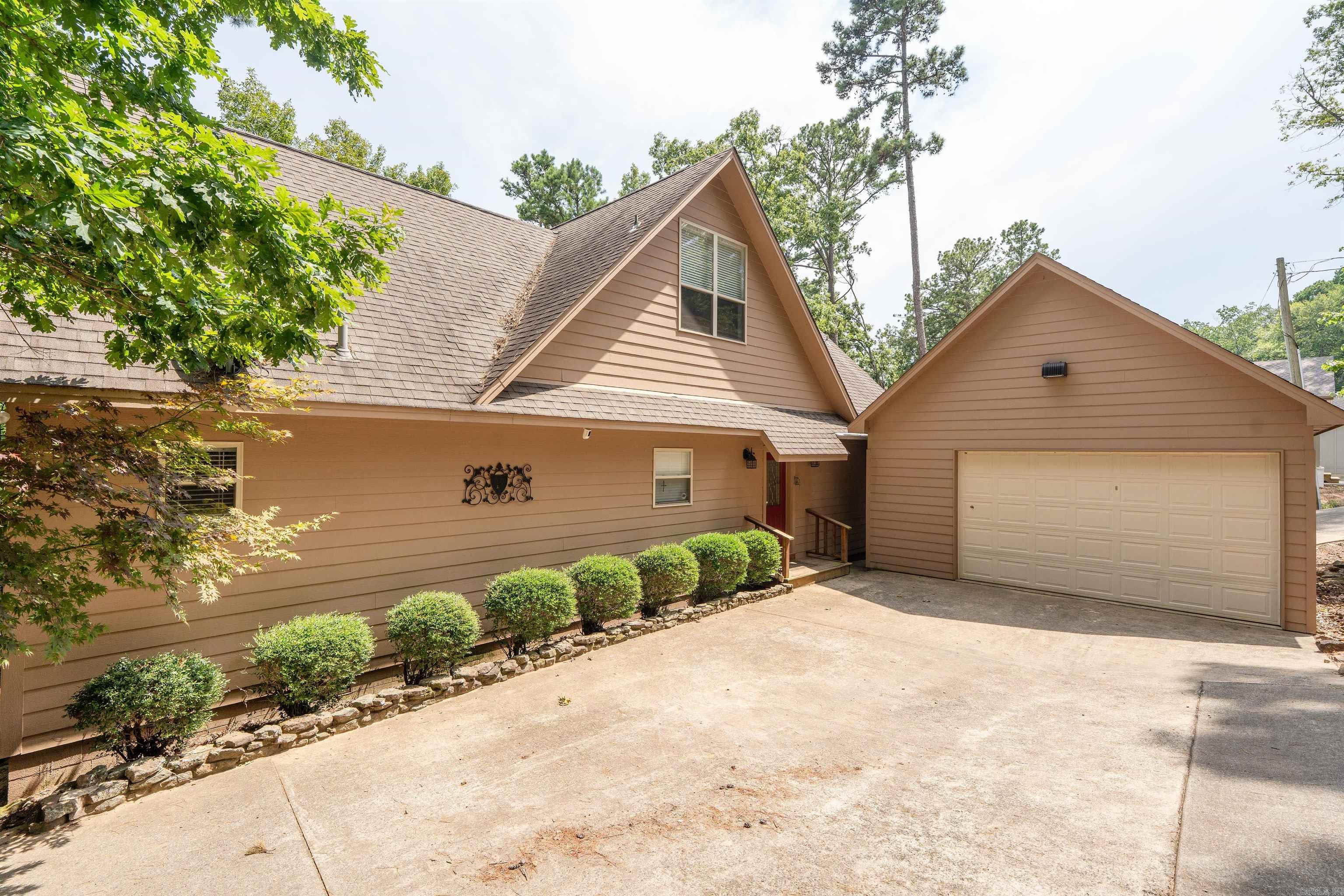 90 Stone Cr. Property Photo 1