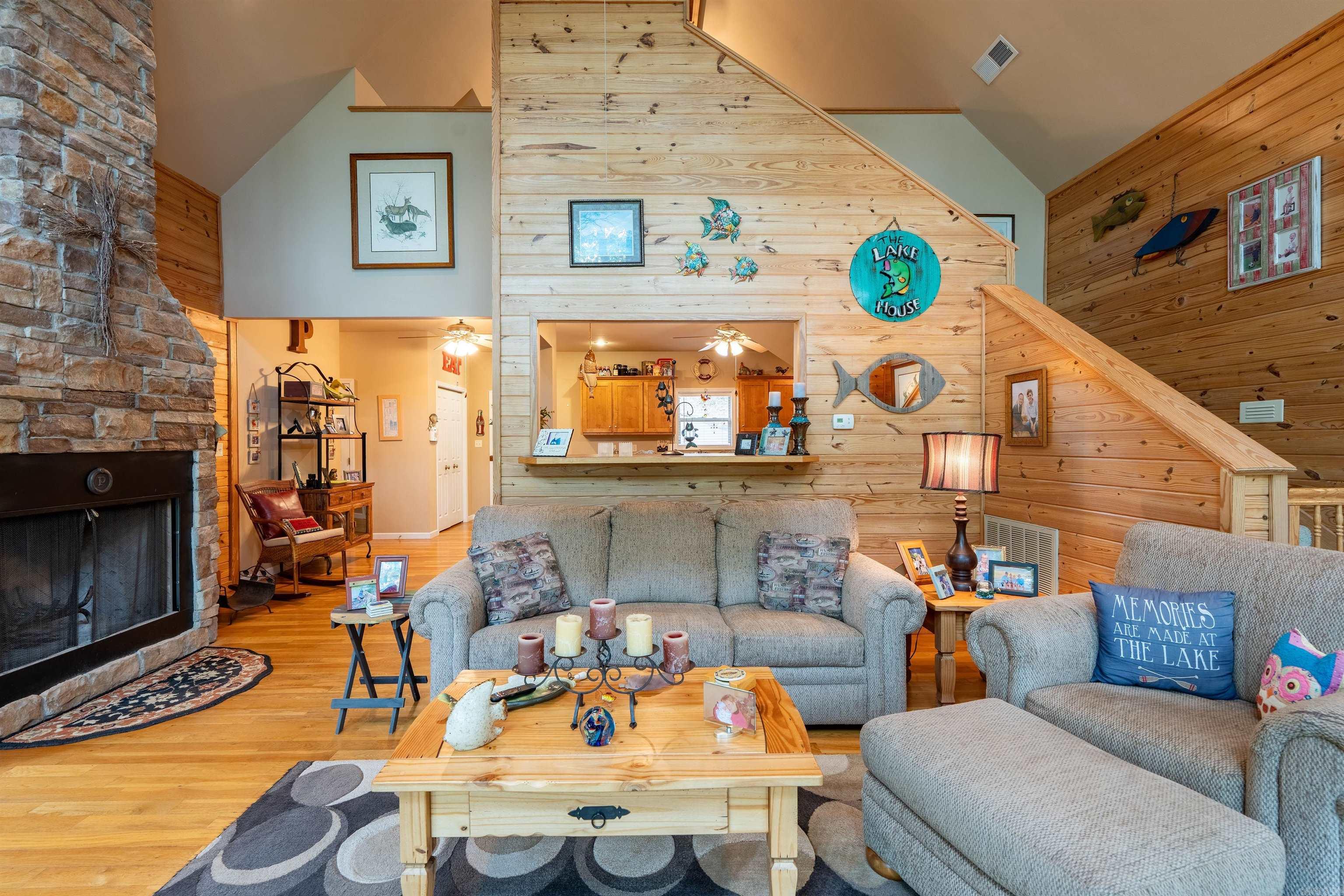 90 Stone Cr. Property Photo 6