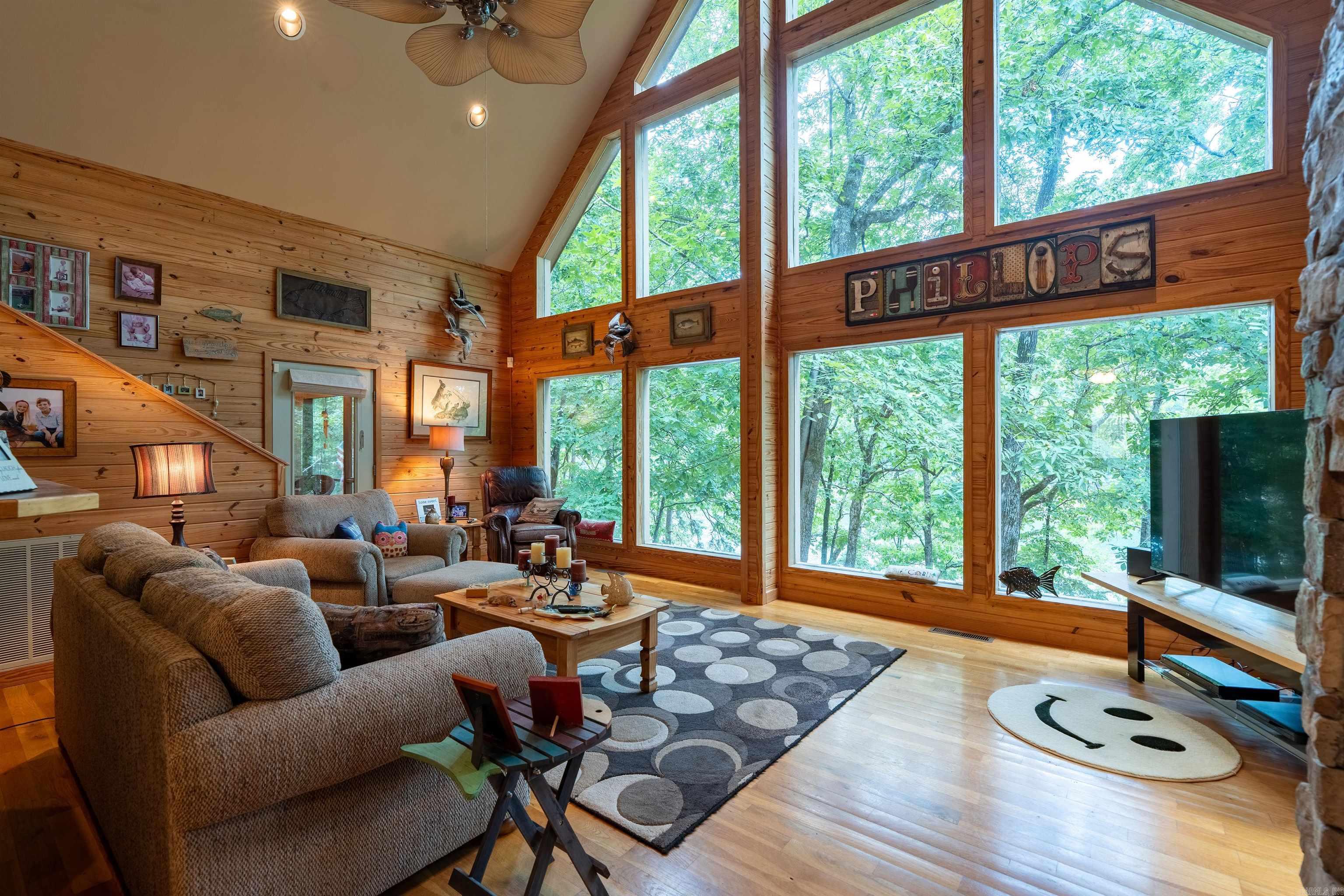 90 Stone Cr. Property Photo 8