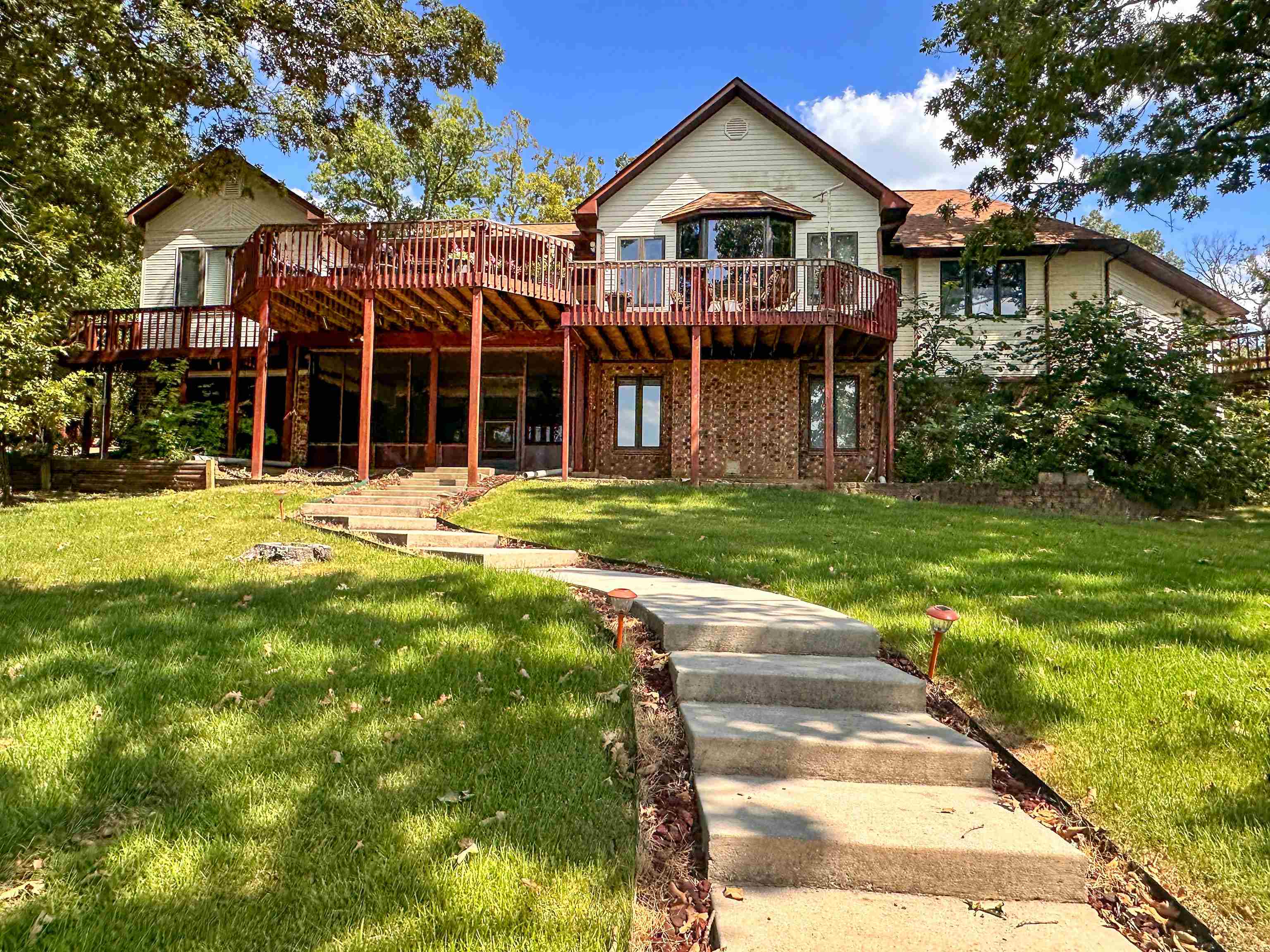 606 S Shore Drive Property Photo 1