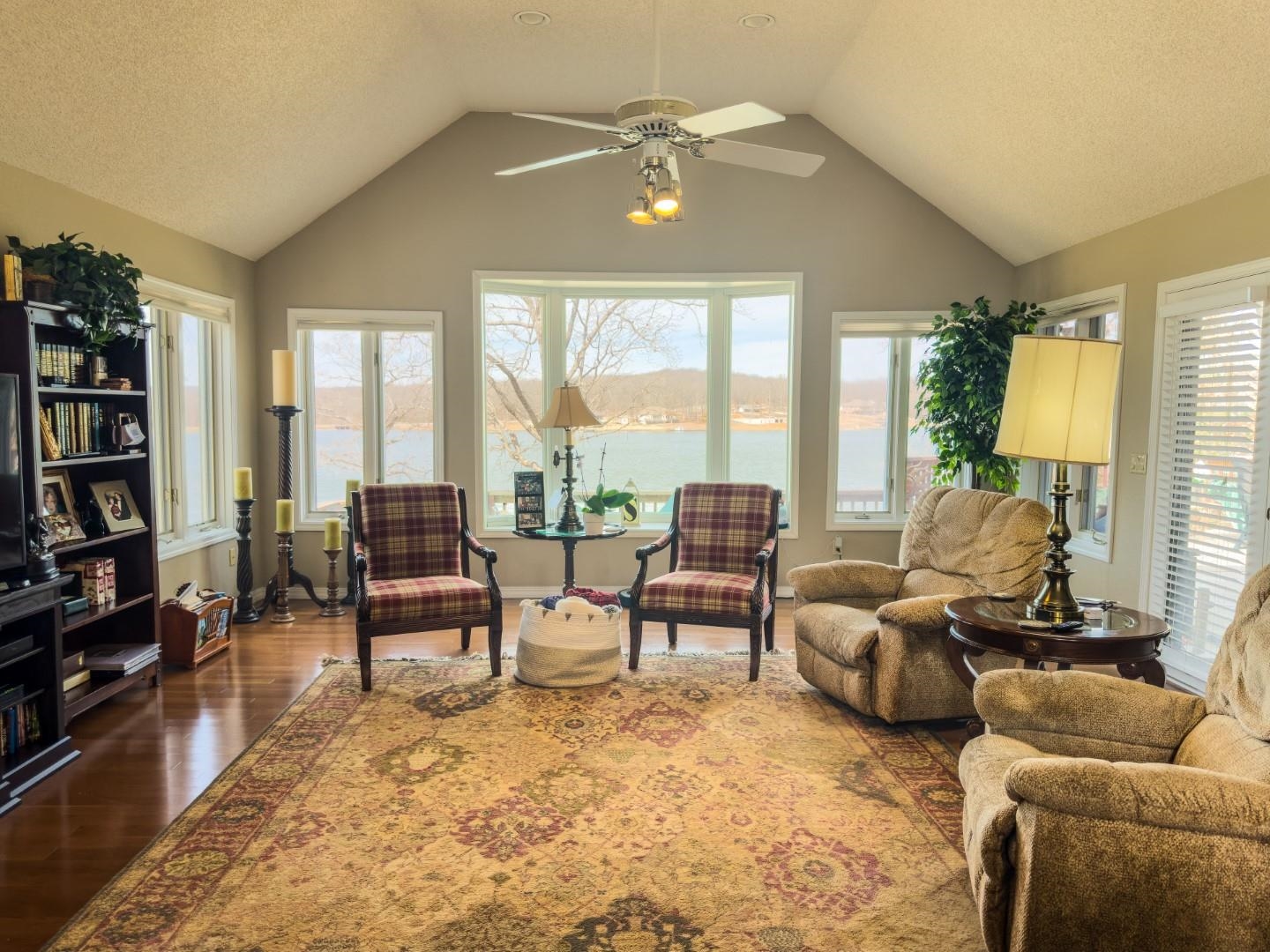 606 S Shore Drive Property Photo 8