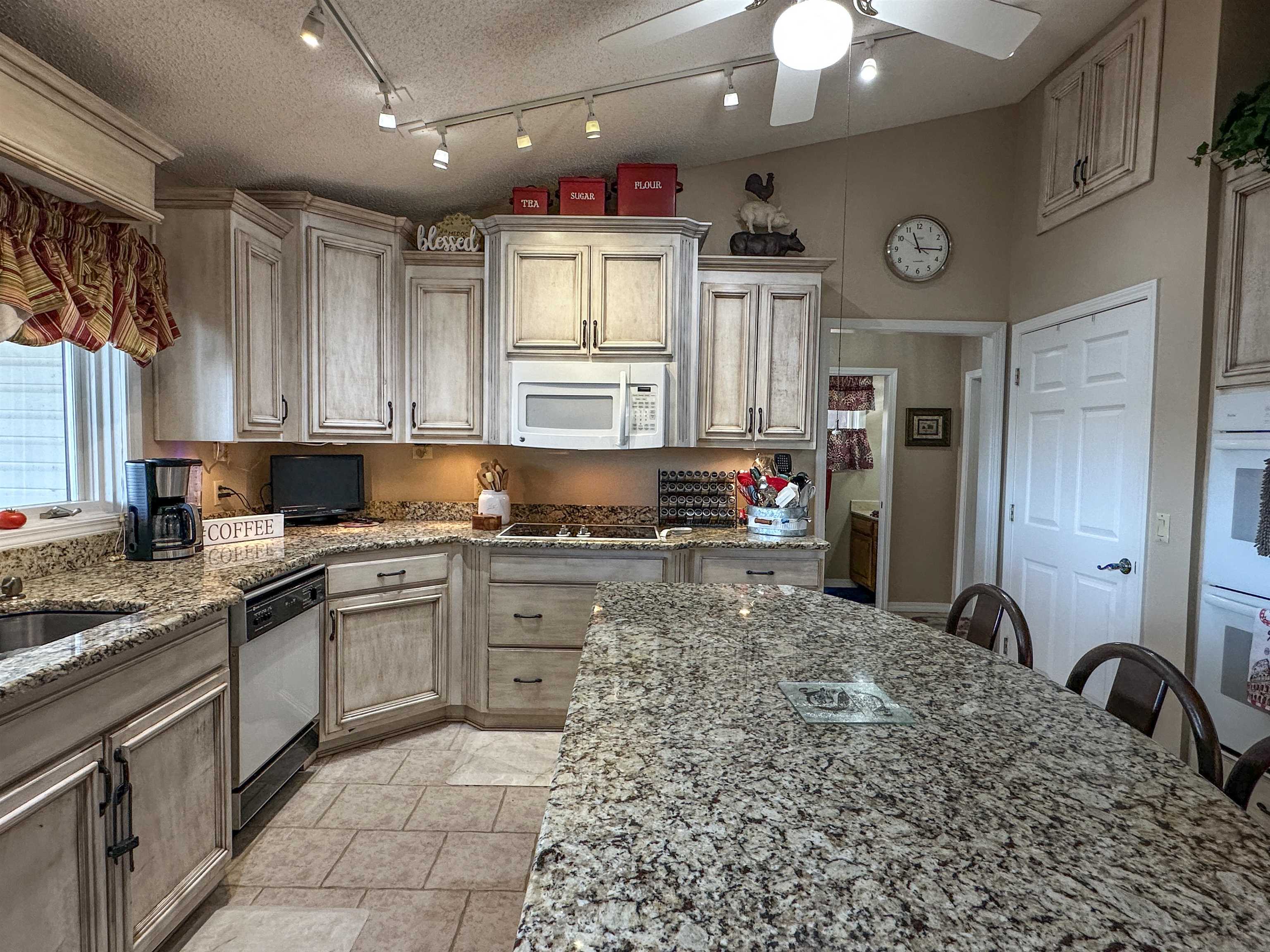 606 S Shore Drive Property Photo 14