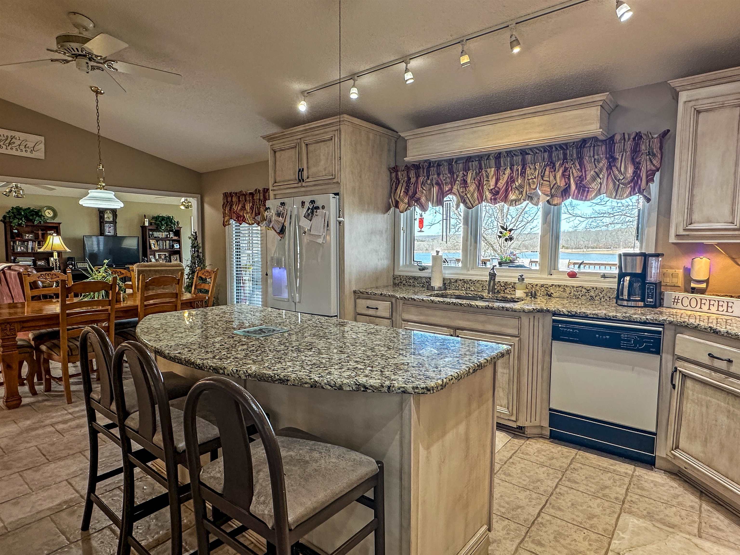 606 S Shore Drive Property Photo 16