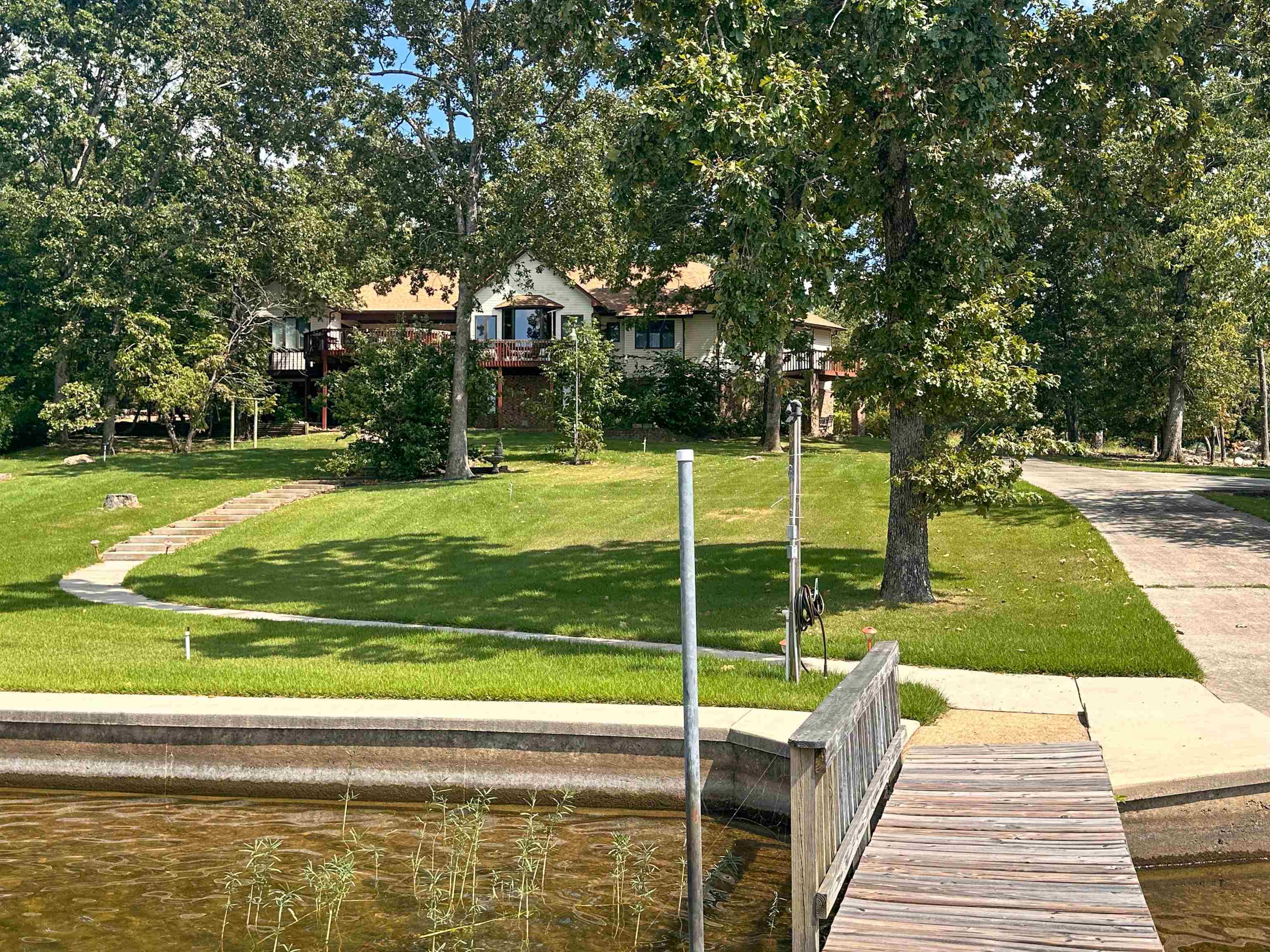 606 S Shore Drive Property Photo 32