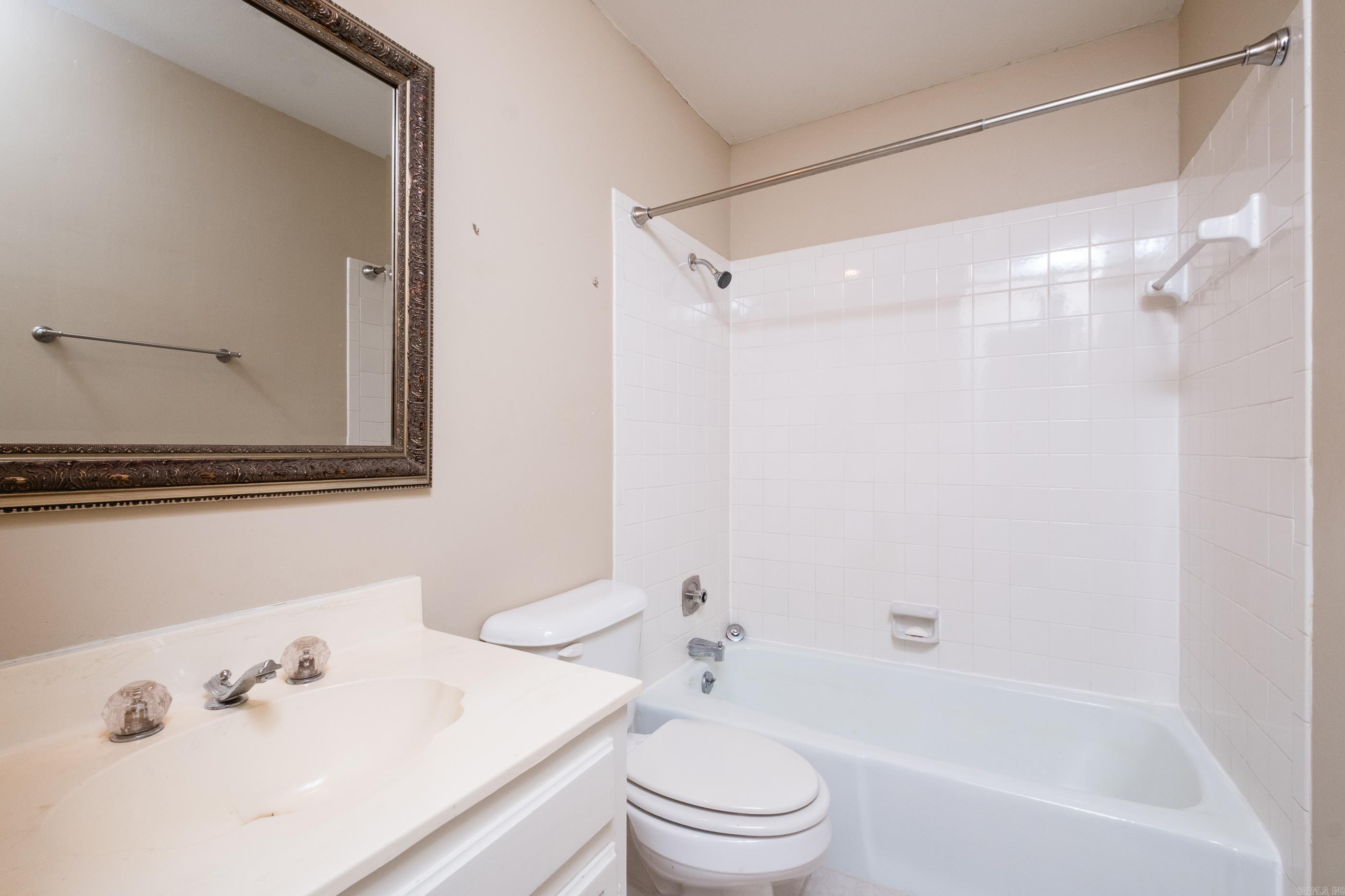 2801 Foxcroft #11 11 Property Photo 23