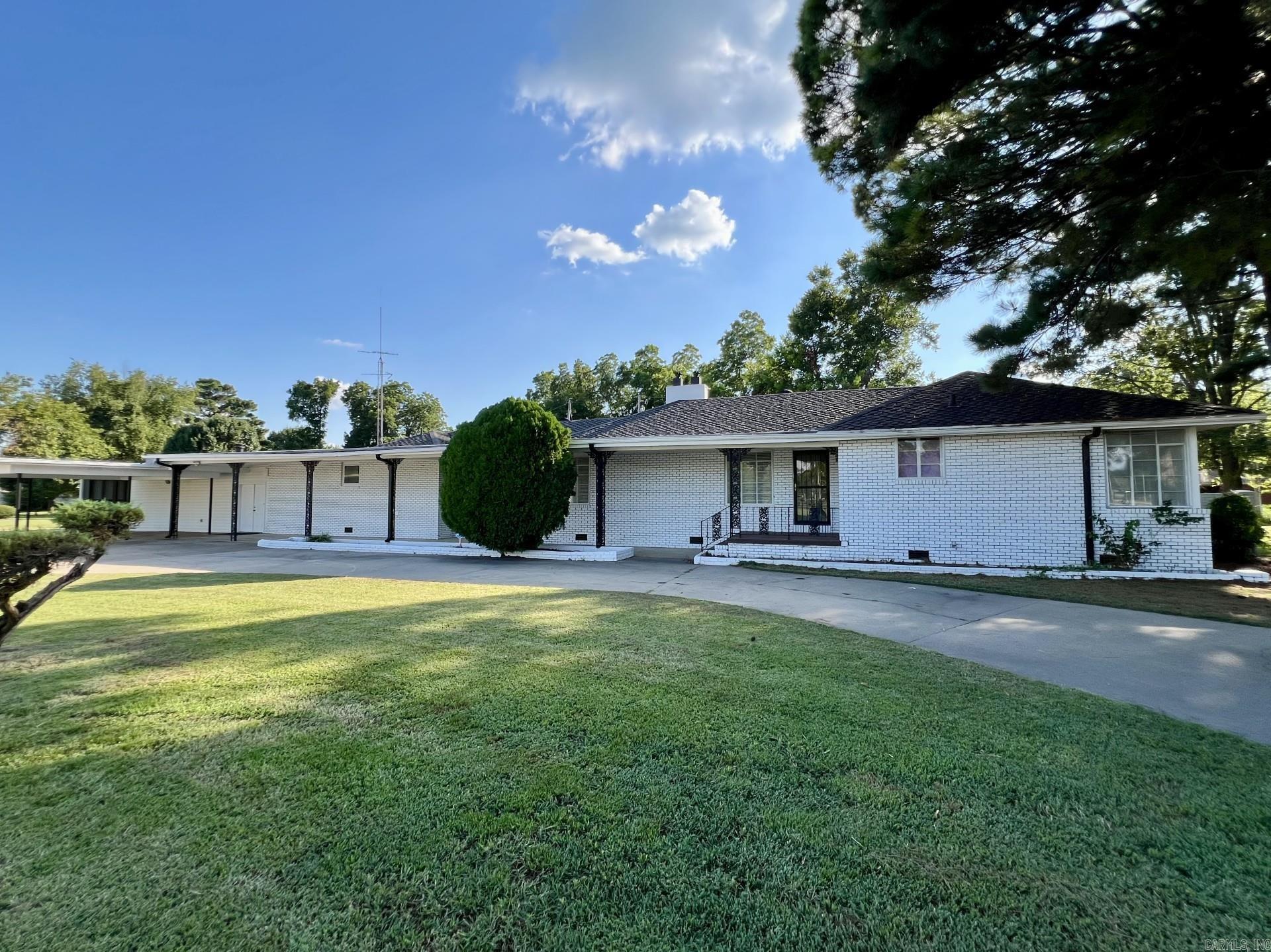 115 N Crest Property Photo 1