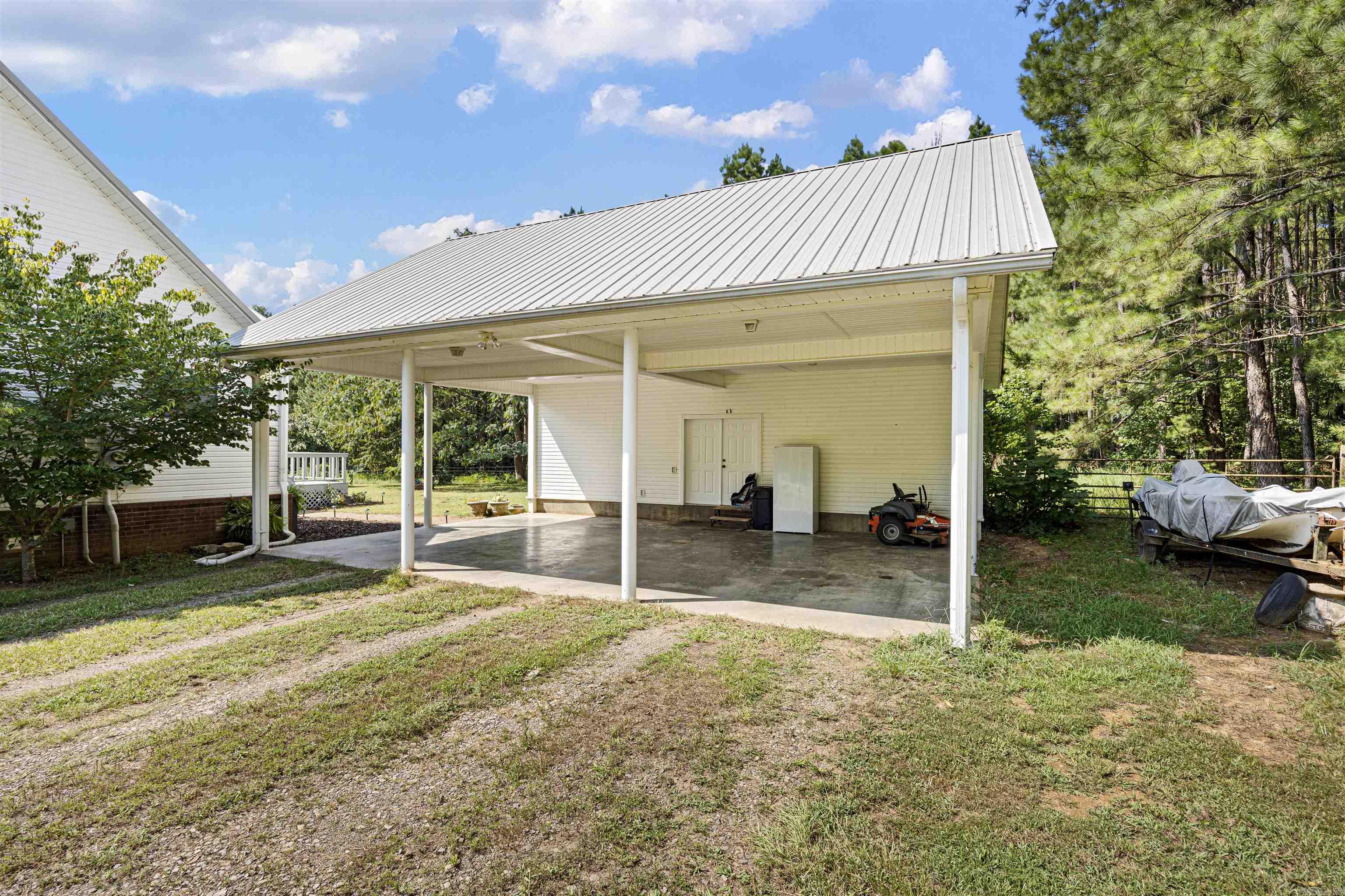 2000 County Road 4200 Property Photo 3