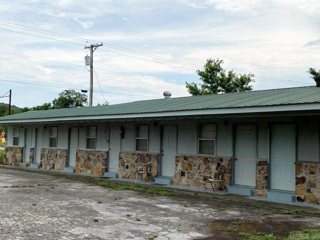 325 N Highway 65 Property Photo 1